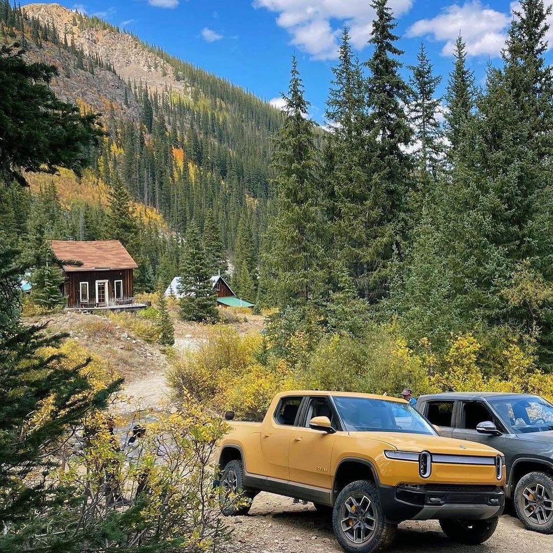 Rivian R1T R1S COMPASS YELLOW R1T Photos Compass Yellow 2022 Rivian R1T color