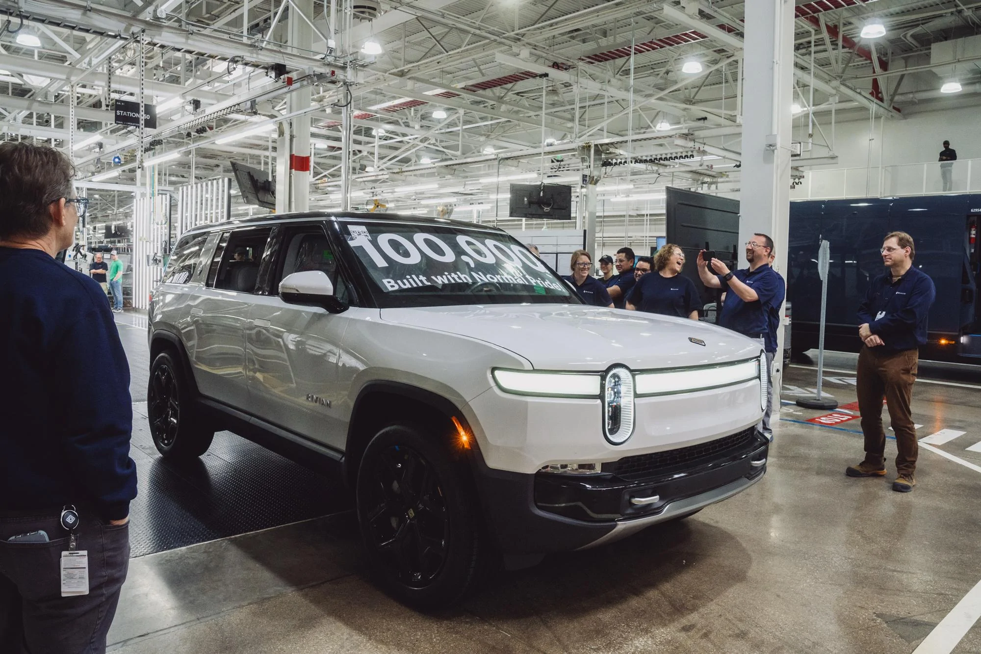 Rivian R1T R1S 100,000th Rivian Produced! GKP-GxZawAAcHOt