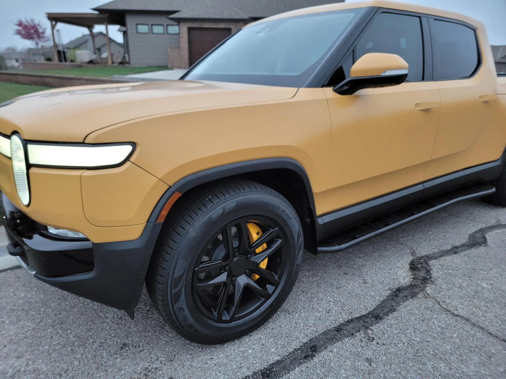 Rivian R1T R1S Affordable high efficiency 20" wheels and 33" tires options (275/60R20) 20240401_072952