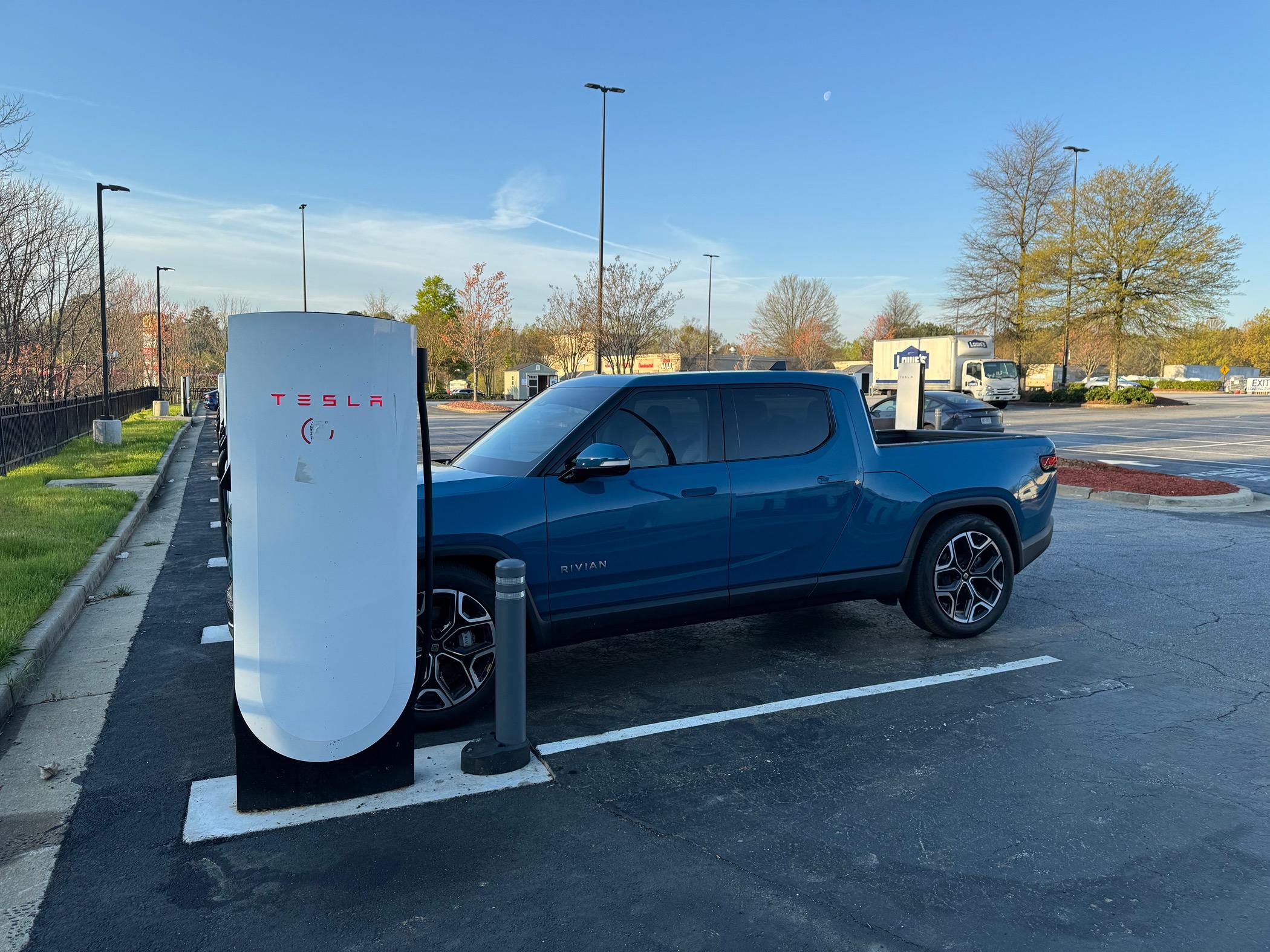 Rivian R1T R1S Charged at Tesla V4 Supercharger using Tesla CCS Adapter IMG_0026
