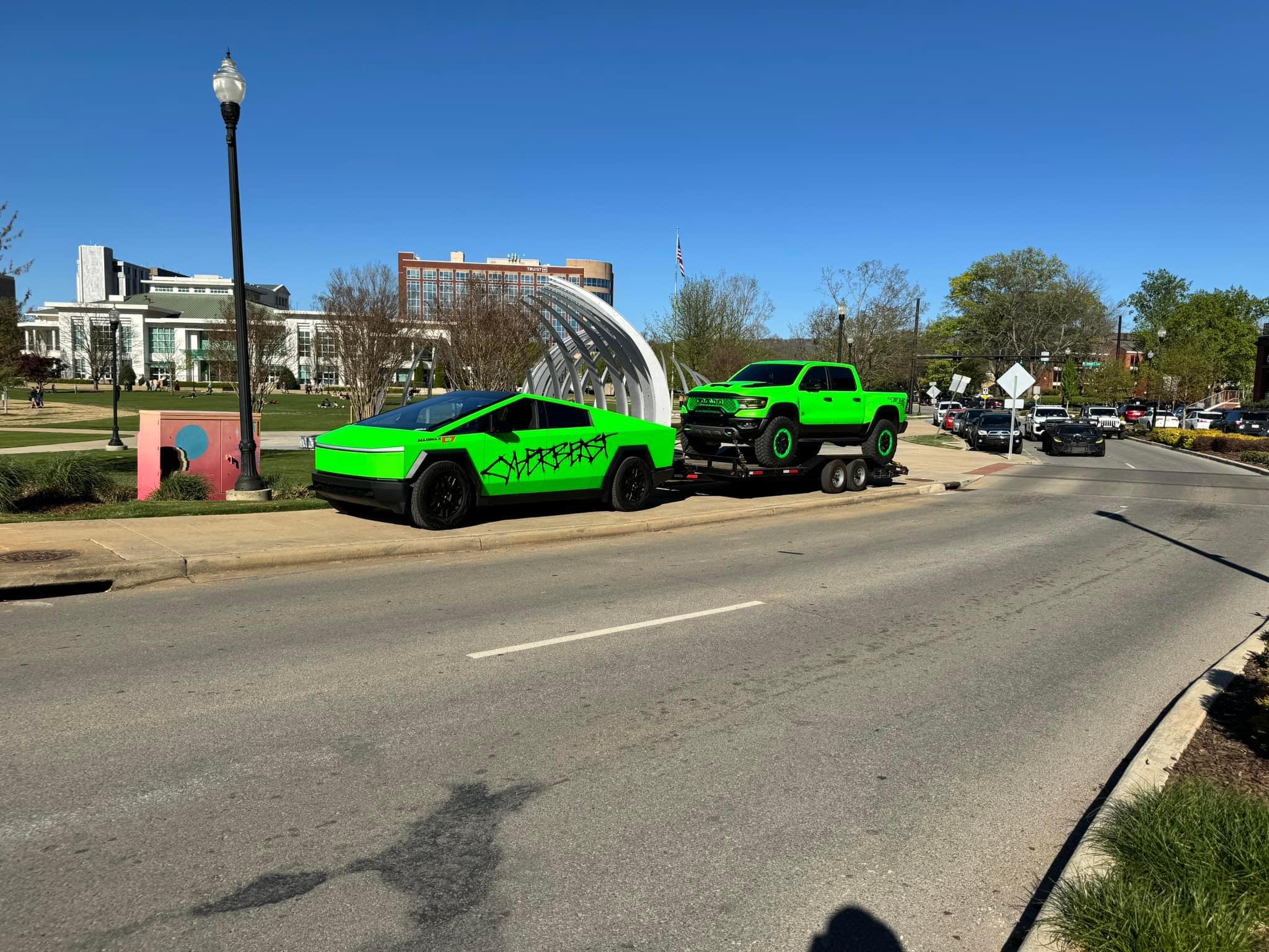 Rivian R1T R1S Cybertrucks in the wild - quick comment IMG_1717