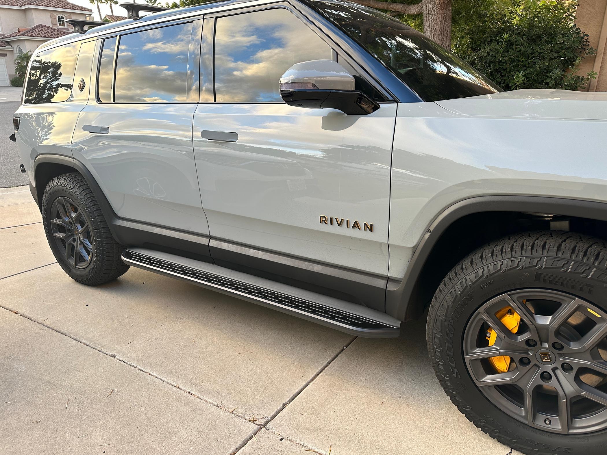 Rivian R1T R1S ? LIMESTONE R1S  Photos IMG_5916