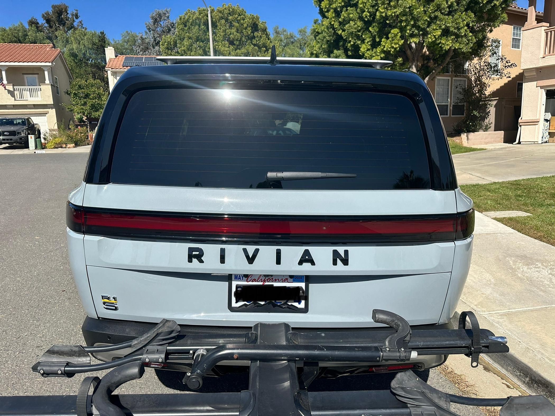 Rivian R1T R1S ? LIMESTONE R1S  Photos IMG_5836