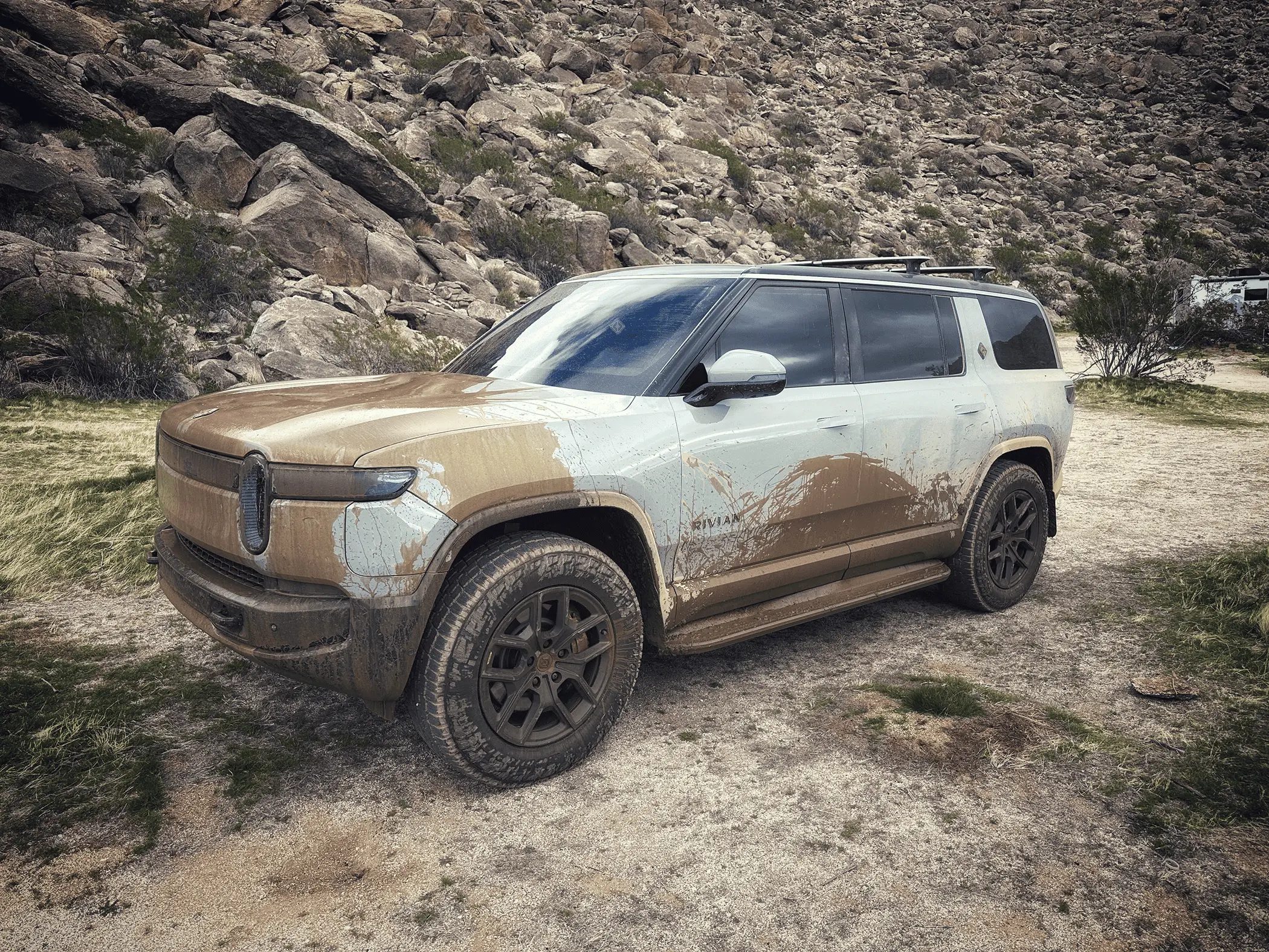 Rivian R1T R1S ? LIMESTONE R1S  Photos IMG_8104