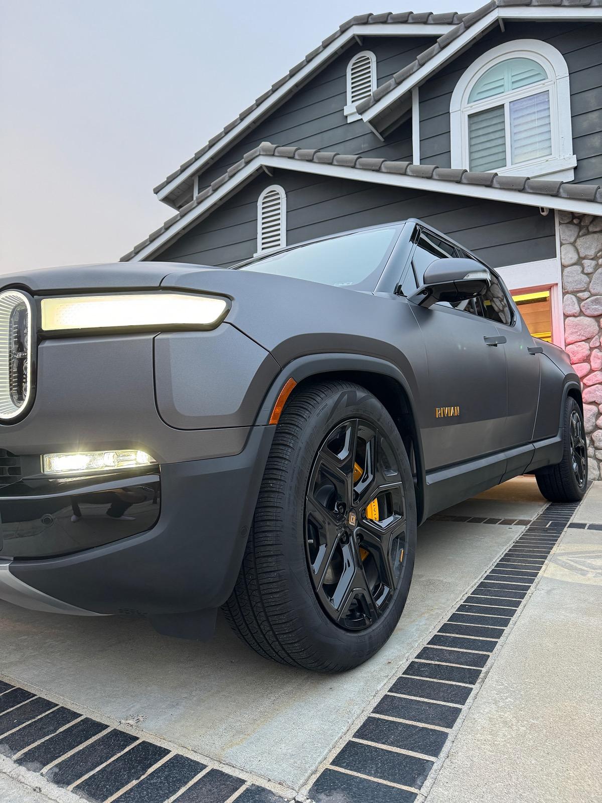 Matte Color Rivian Matte wrap gang! Let's see photos of your matte Rivian R1T & R1S | Page ...