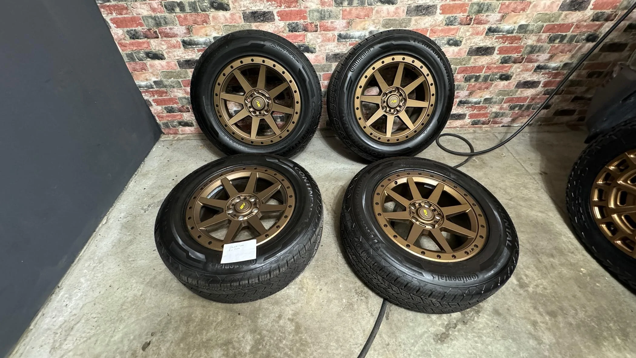 Rivian R1T R1S F/S R800 Wheel/tire combo IMG_0909