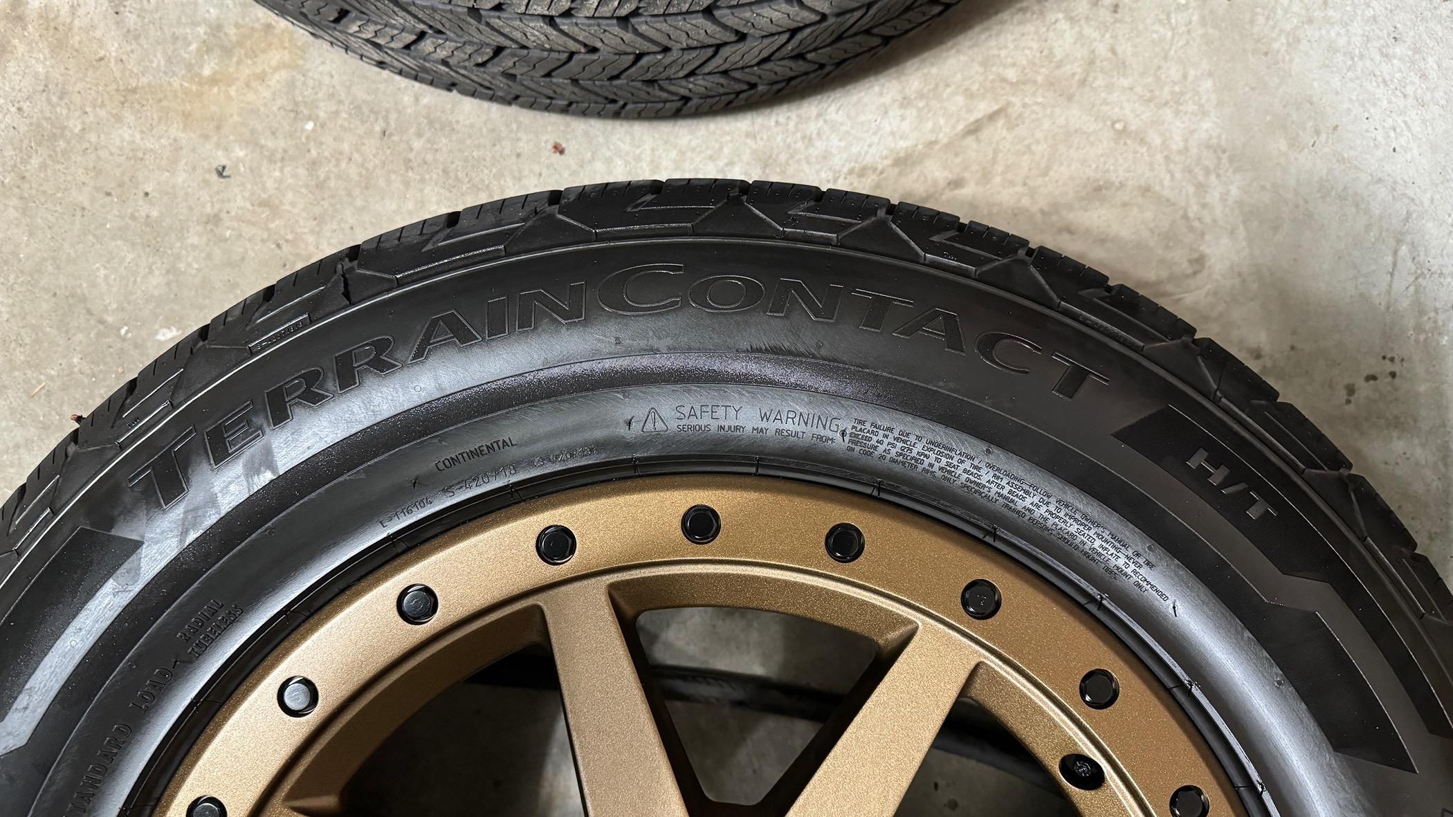 Rivian R1T R1S F/S R800 Wheel/tire combo IMG_0911