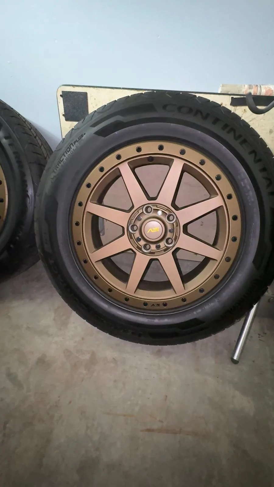 Rivian R1T R1S F/S R800 Wheel/tire combo IMG_0915