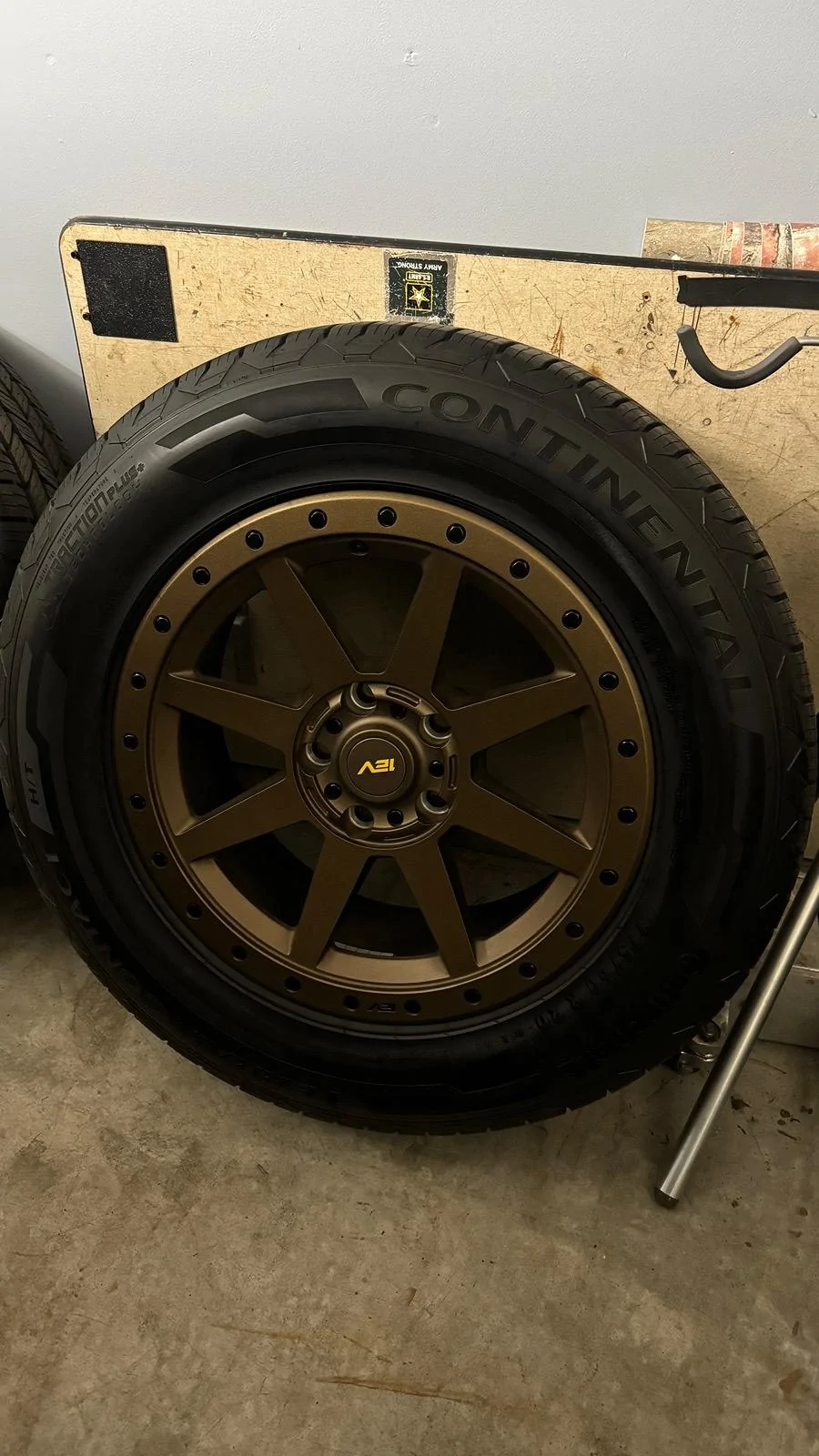 Rivian R1T R1S F/S R800 Wheel/tire combo IMG_0918