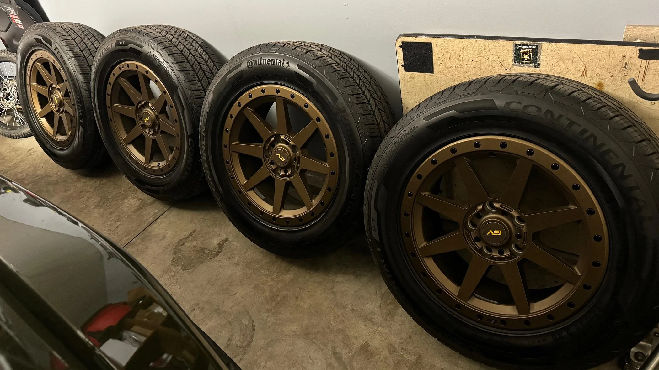 Rivian R1T R1S F/S R800 Wheel/tire combo IMG_0917