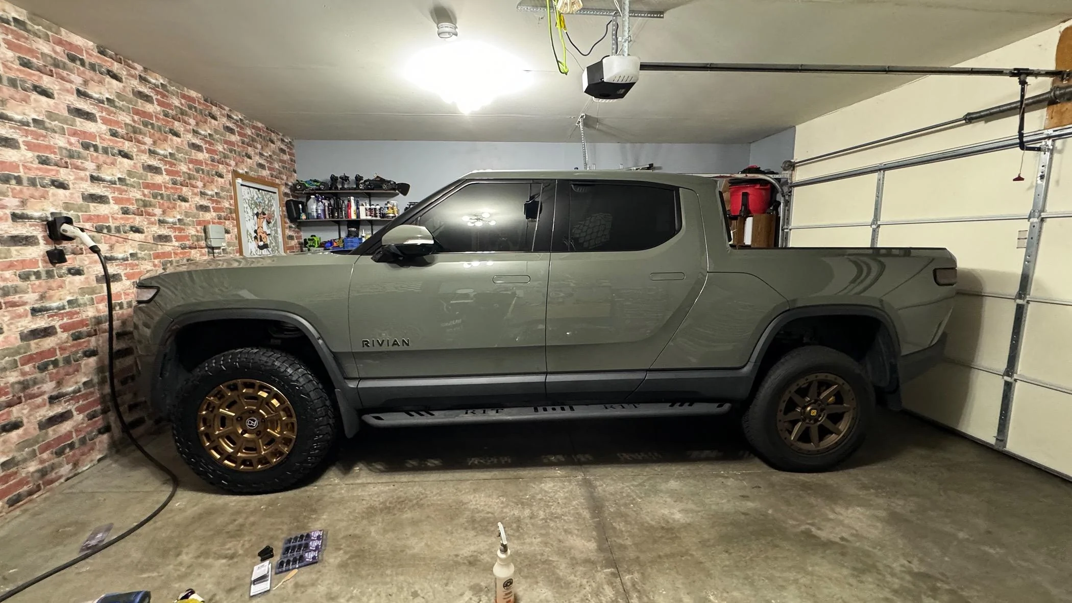 Rivian R1T R1S Affordable high efficiency 20" wheels and 33" tires options (275/60R20) IMG_0906