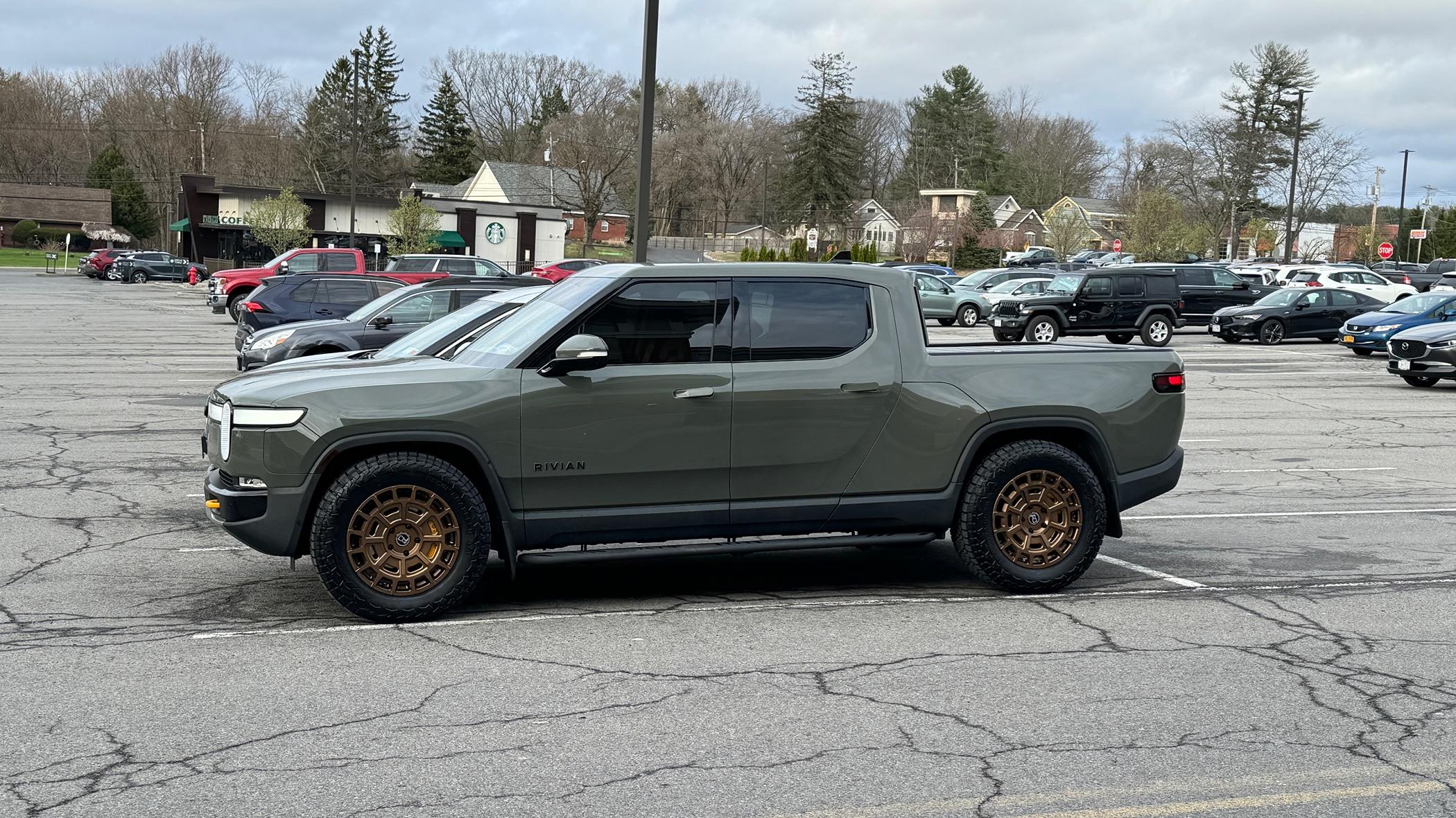 Rivian R1T R1S Affordable high efficiency 20" wheels and 33" tires options (275/60R20) IMG_0913