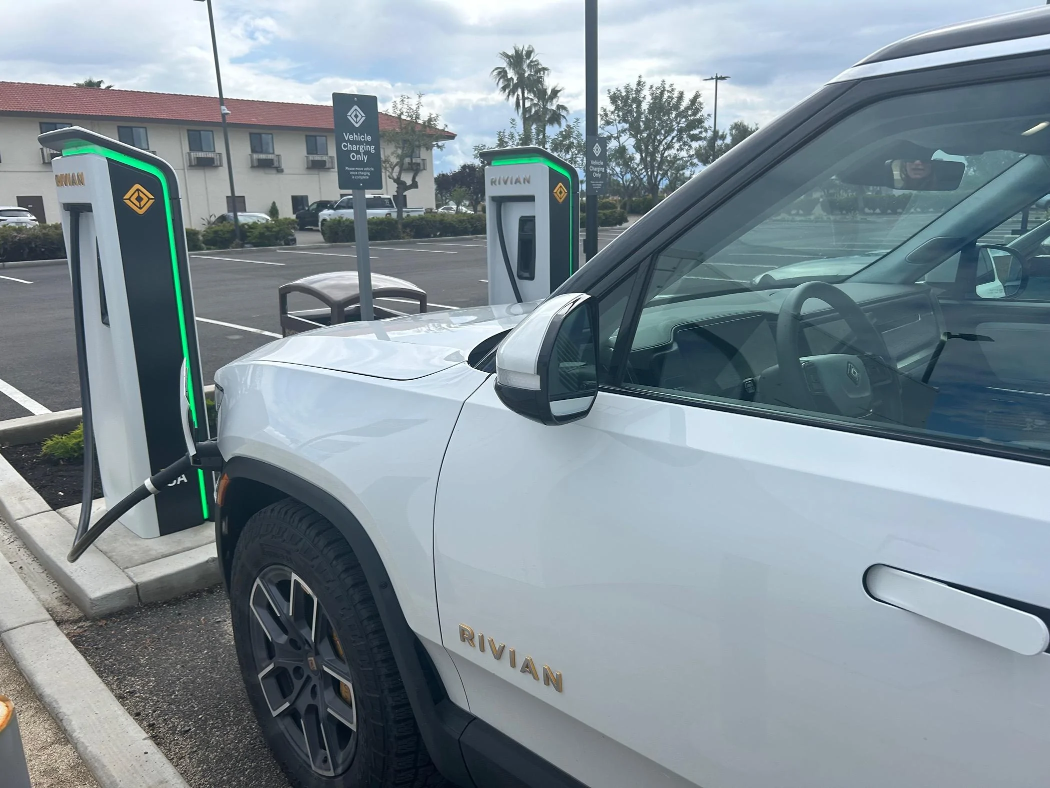 Rivian R1T R1S Rivian saves Rivian...quick weekend trip IMG_3403