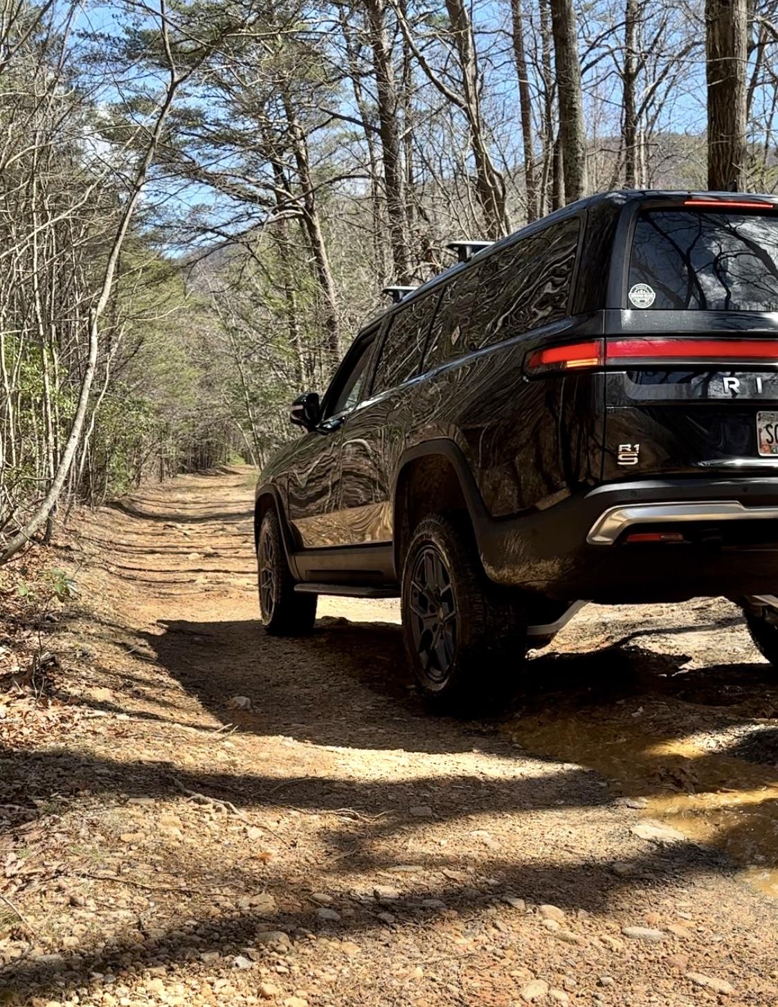 Rivian R1T R1S ATL_R1S Midnight Black Build IMG_1971