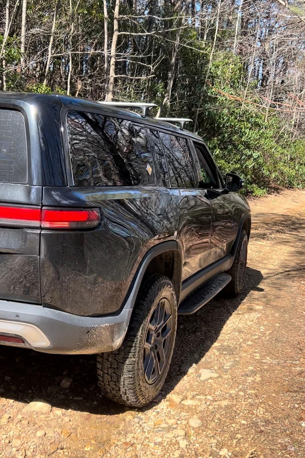 Rivian R1T R1S ATL_R1S Midnight Black Build IMG_1969