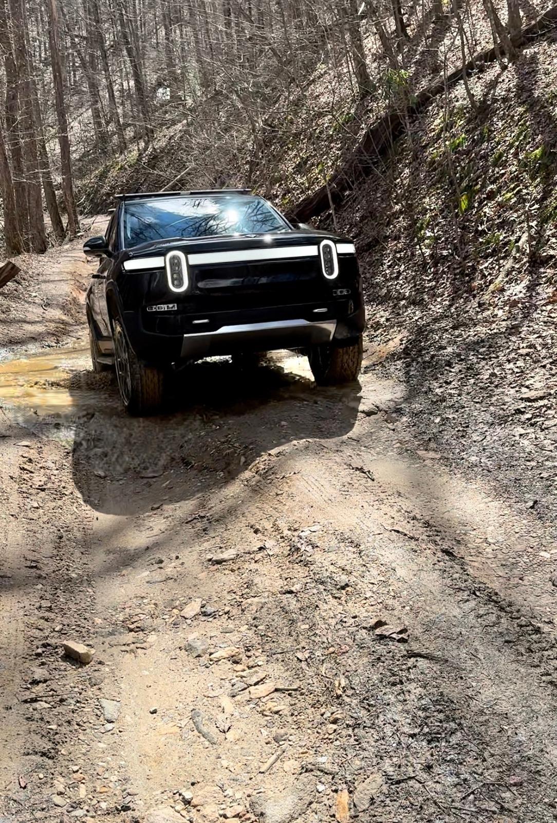 Rivian R1T R1S ATL_R1S Midnight Black Build IMG_1973