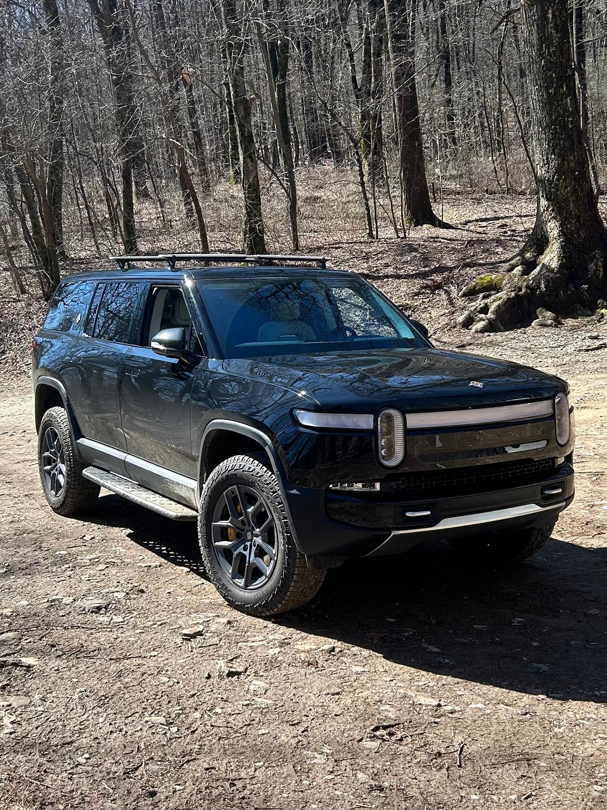 Rivian R1T R1S ATL_R1S Midnight Black Build IMG_1901