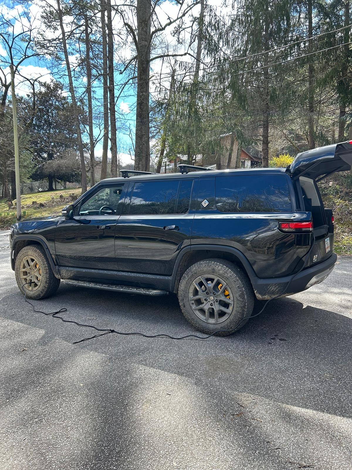 Rivian R1T R1S ATL_R1S Midnight Black Build IMG_1910