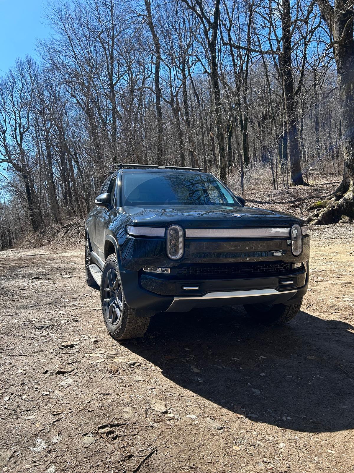 Rivian R1T R1S ATL_R1S Midnight Black Build IMG_1905