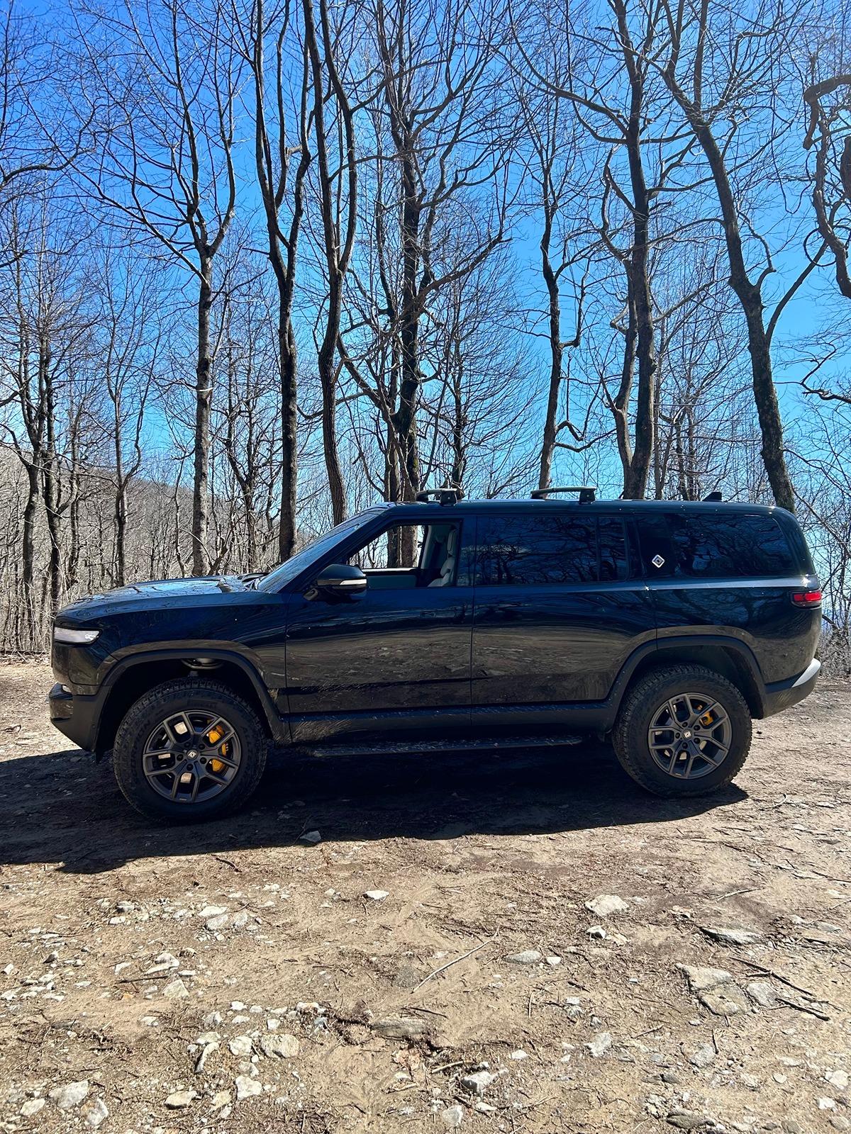 Rivian R1T R1S ATL_R1S Midnight Black Build IMG_1904