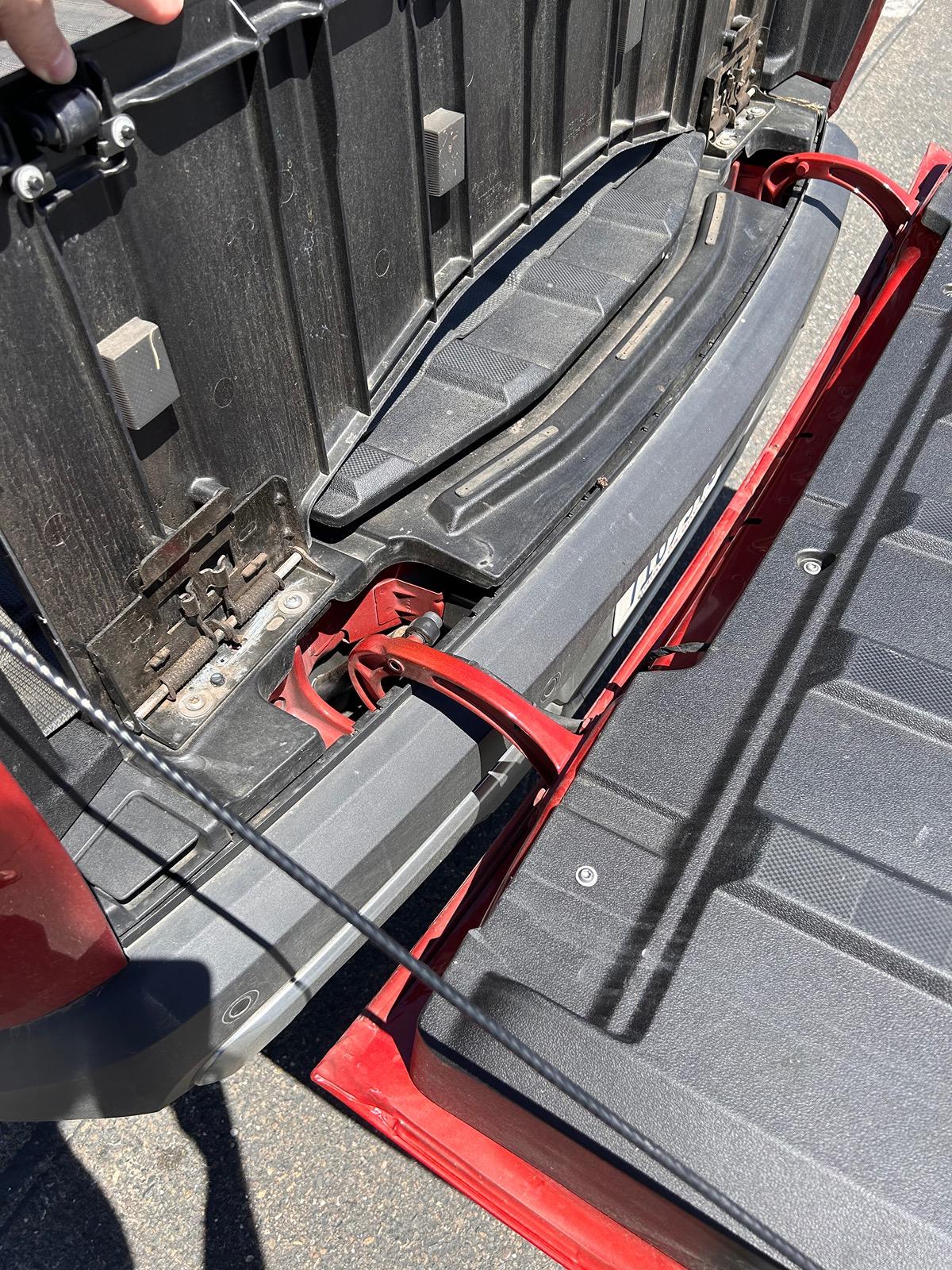 Rivian R1T R1S Are these tailgate straps doing anything? IMG_6649
