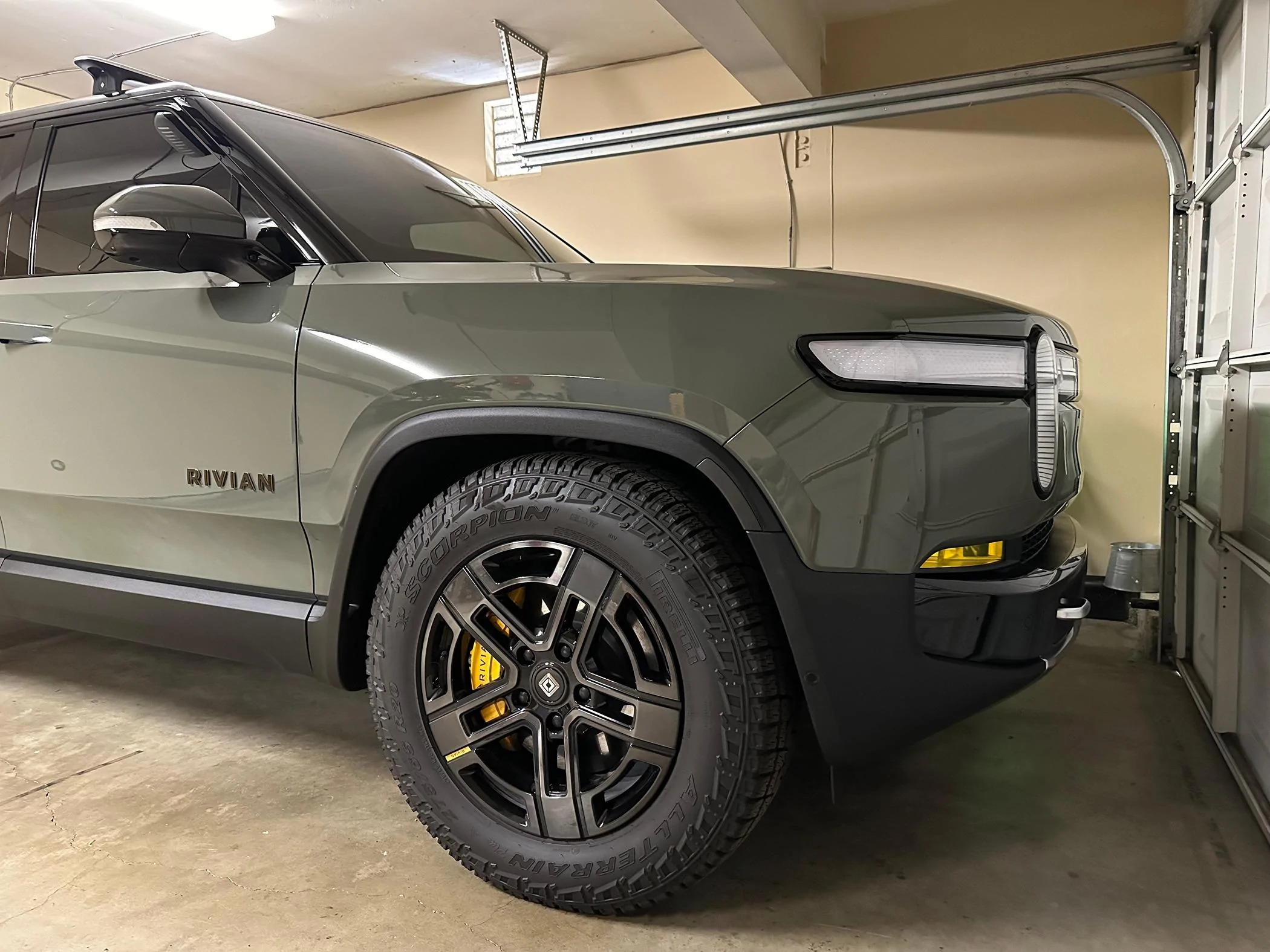 DIY Sidemarker delete (Vinyl Wrap) | Rivian Forum - R1T R1S R2 R3 News ...