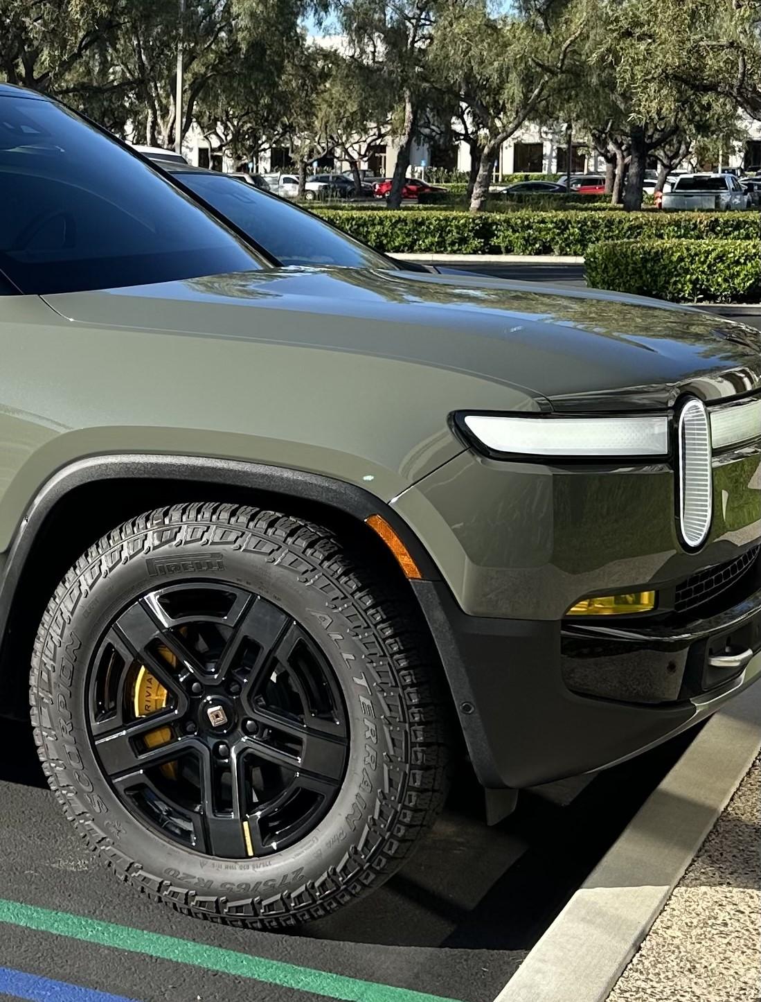 DIY Sidemarker delete (Vinyl Wrap) | Rivian Forum - R1T R1S R2 R3 News ...