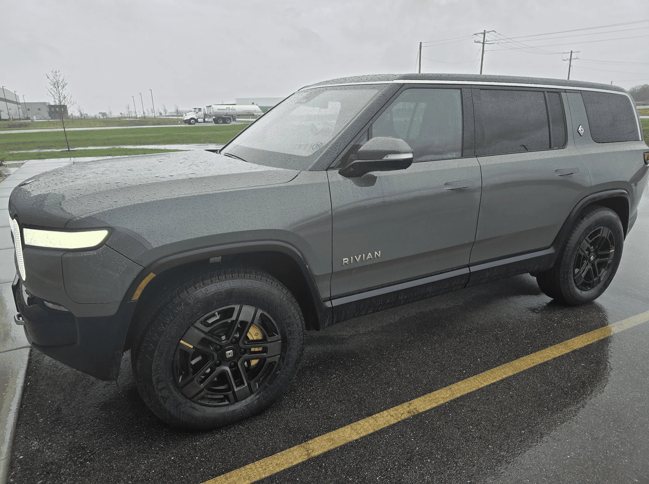 Rivian R1T R1S 20" ATs to Firestone Transforce HT2 1713487212554-zn