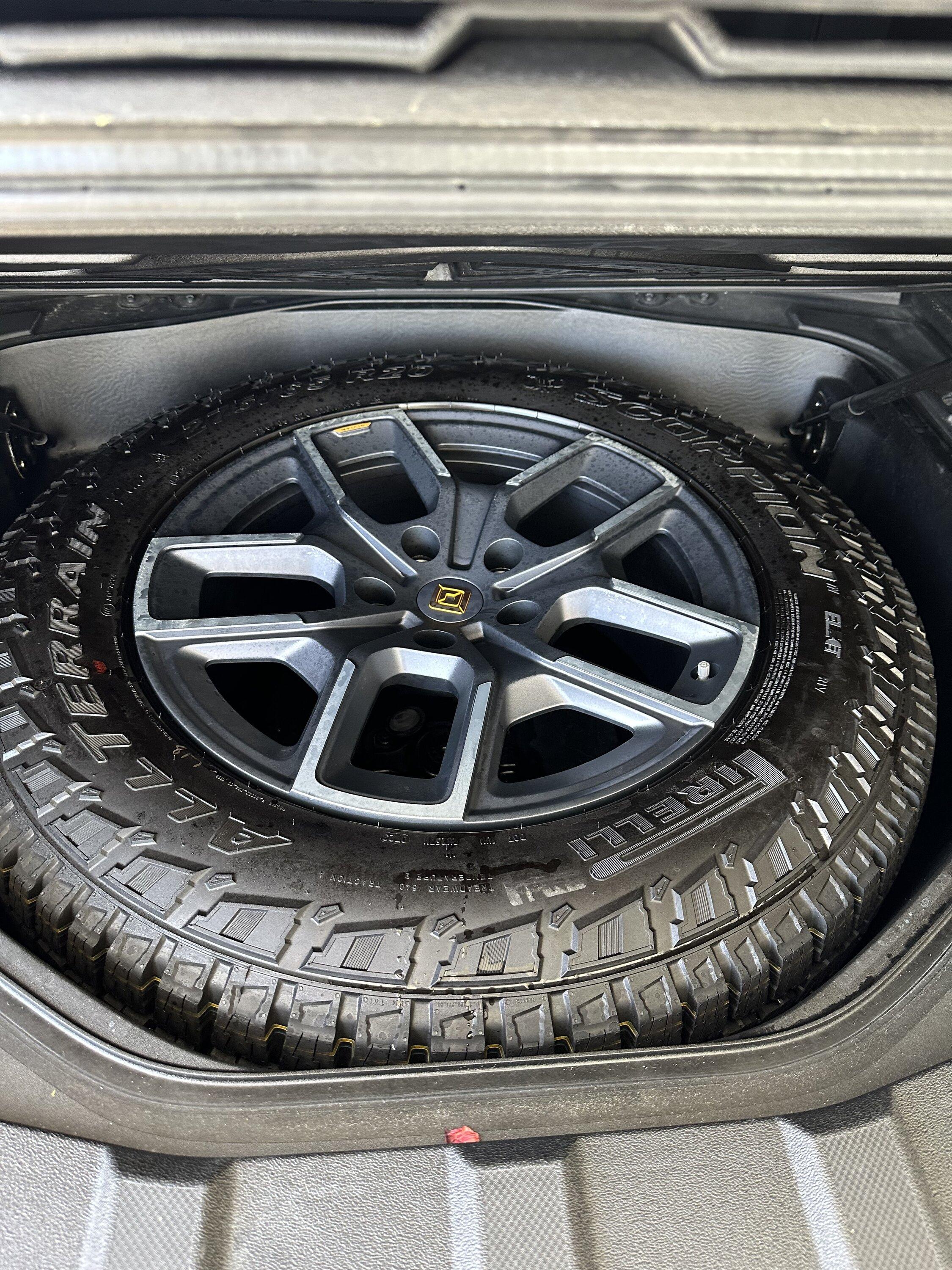 Rivian R1T R1S Set Five 20” AT IMG_4348