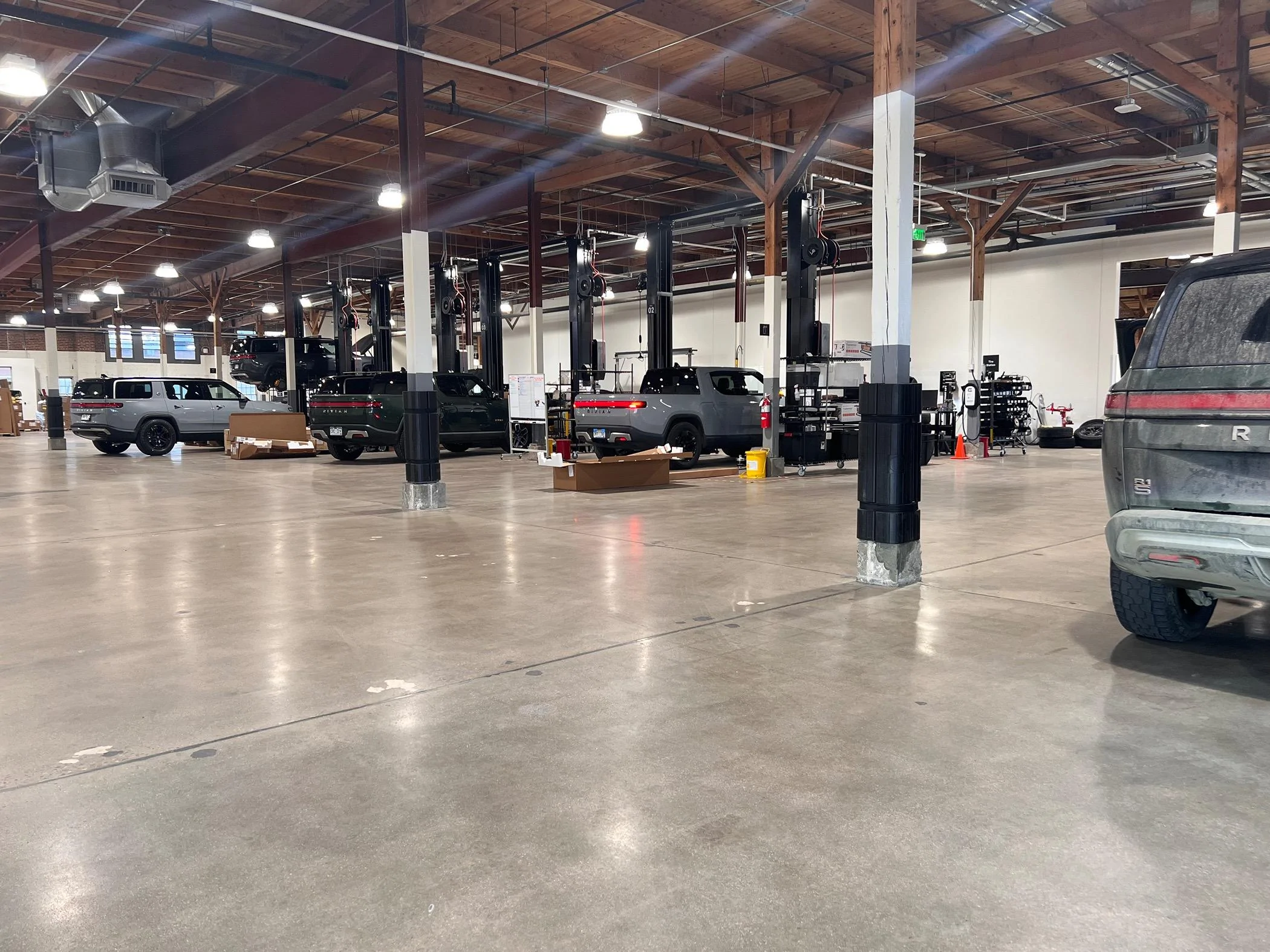 Rivian R1T R1S First visit to Denver SC, beautiful shop IMG_8789