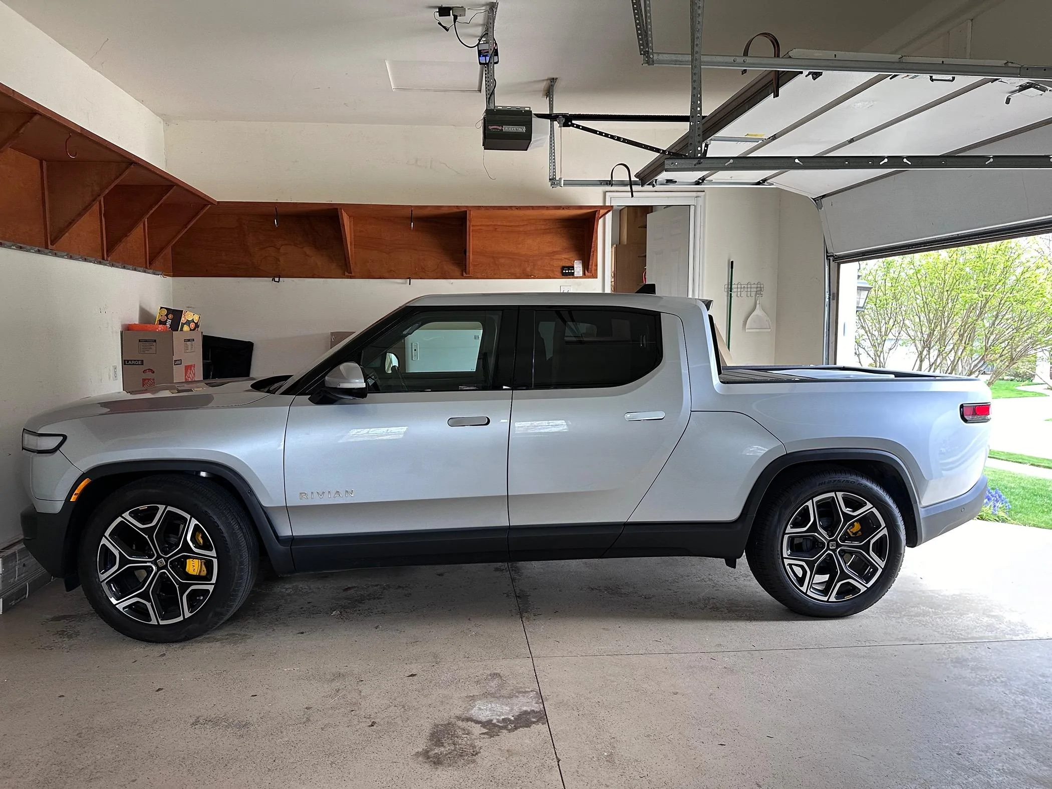 Rivian R1T R1S R1T at the house IMG_2840