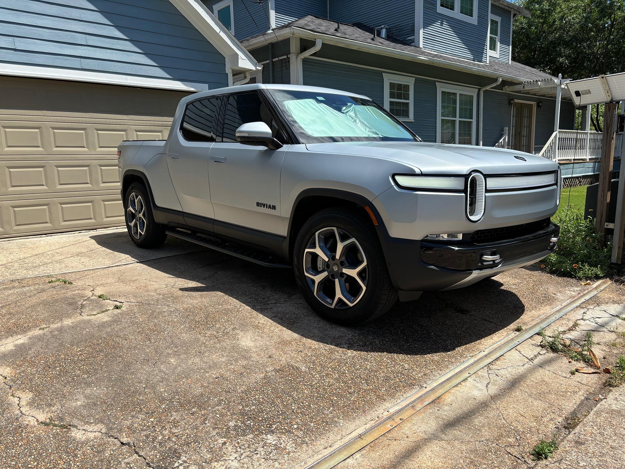 Rivian R1T R1S RealWheels EV Stainless Steel Running Boards IMG_2841