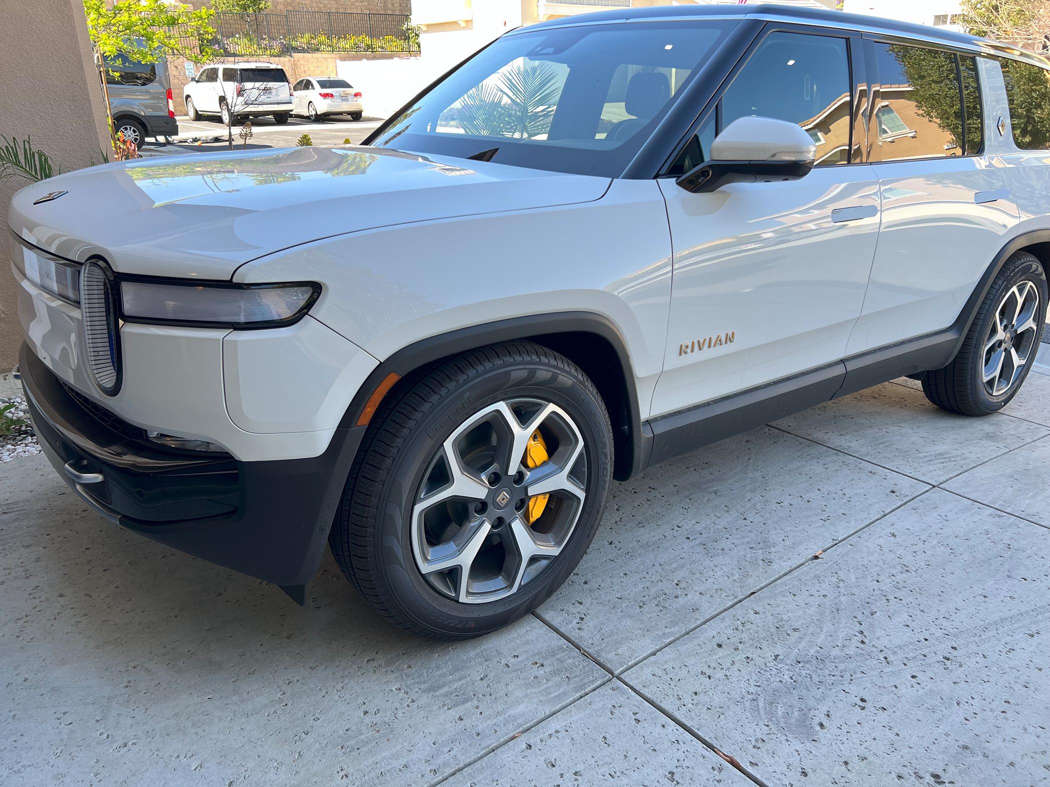 Rivian R1T R1S Aero cover center cap 21" wheel, where to buy? centercaps.JPG