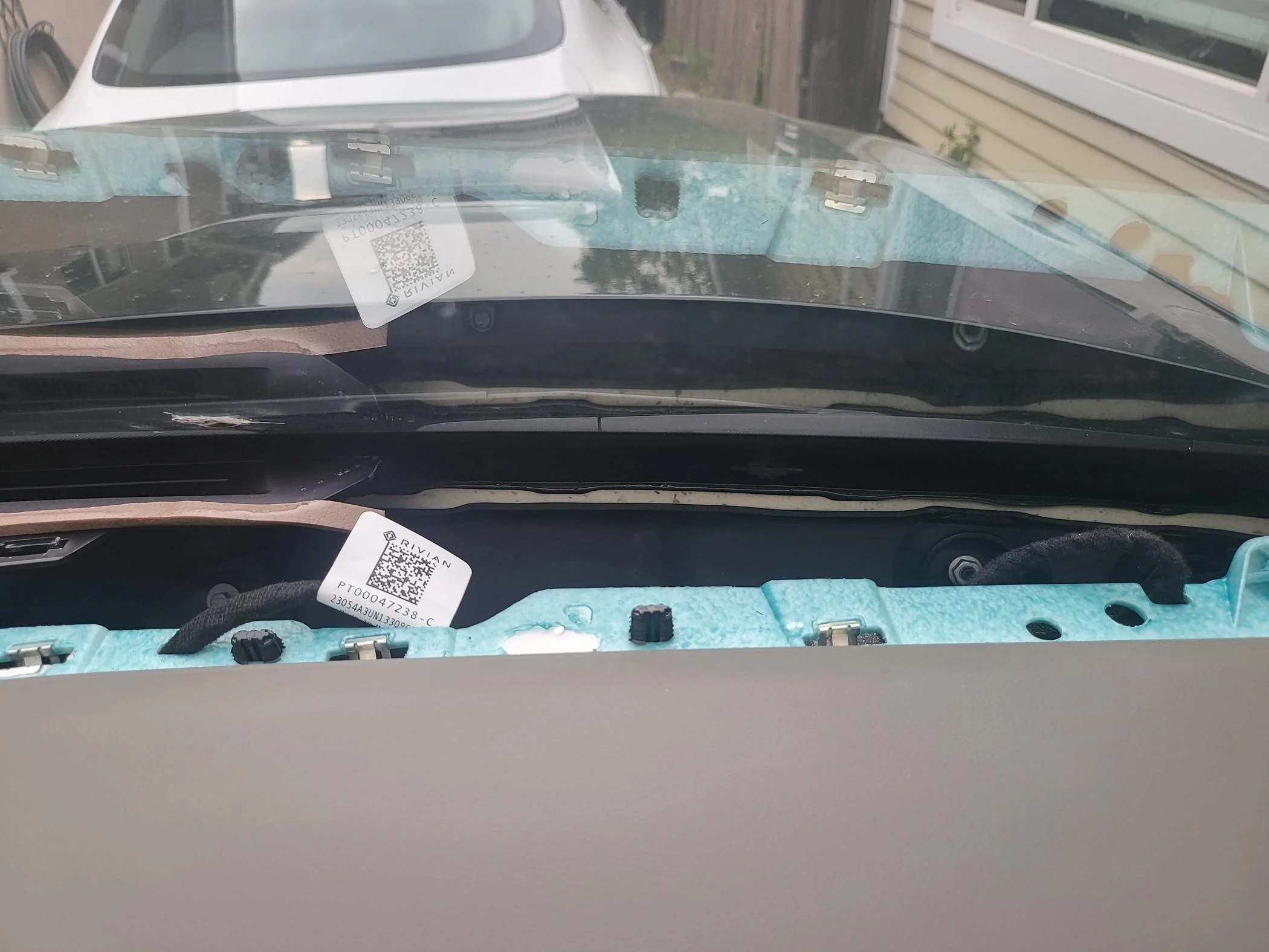 Rivian R1T R1S Dash rattle mitigation - dash disassemble DIY 2024-04-24 18.47.01