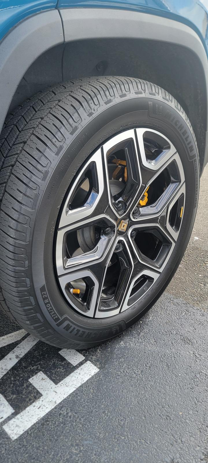 Rivian R1T R1S 22s looking for pictures! 20240425_140156