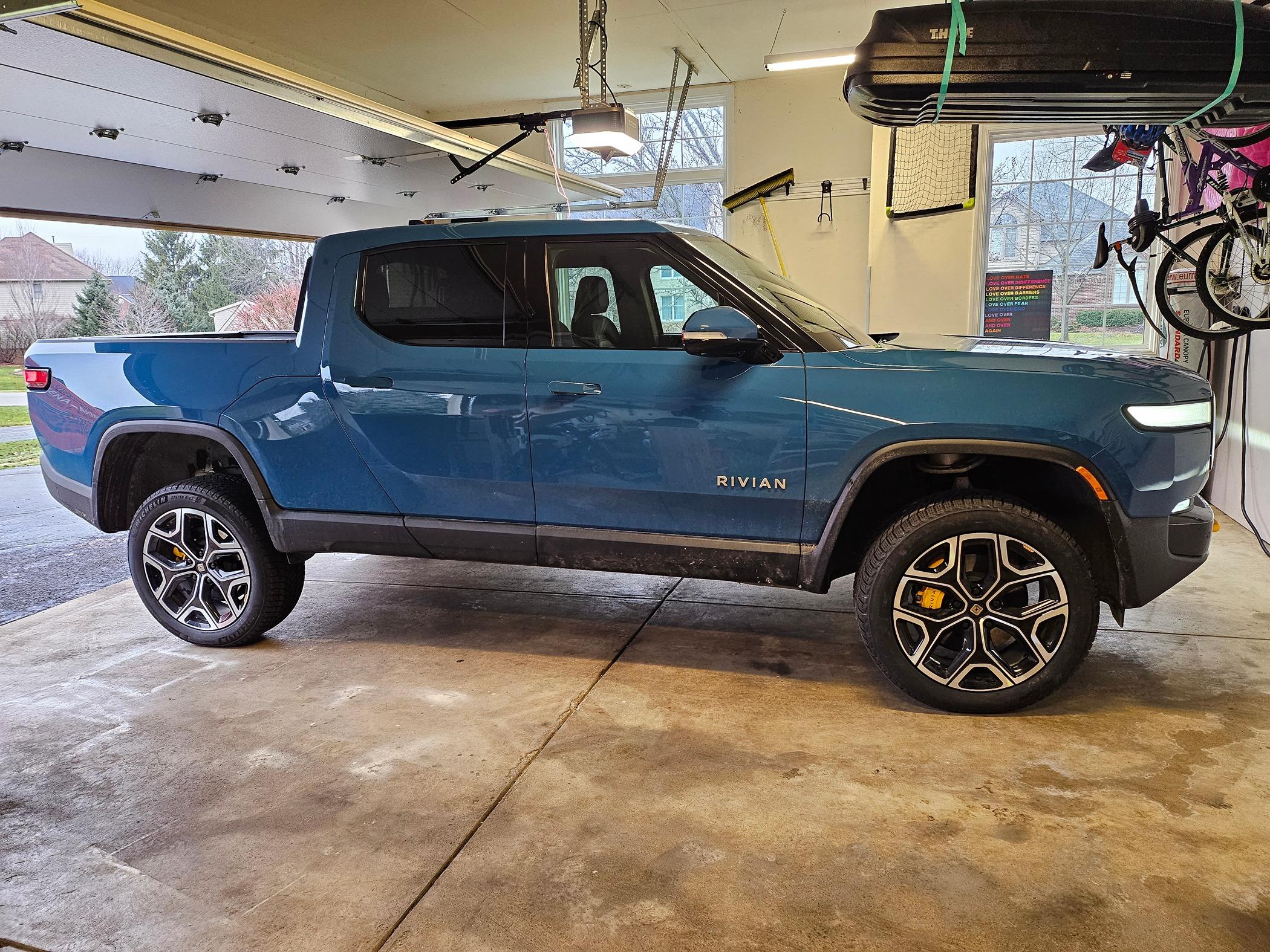 Rivian R1T R1S 22s looking for pictures! r1t winter tiers
