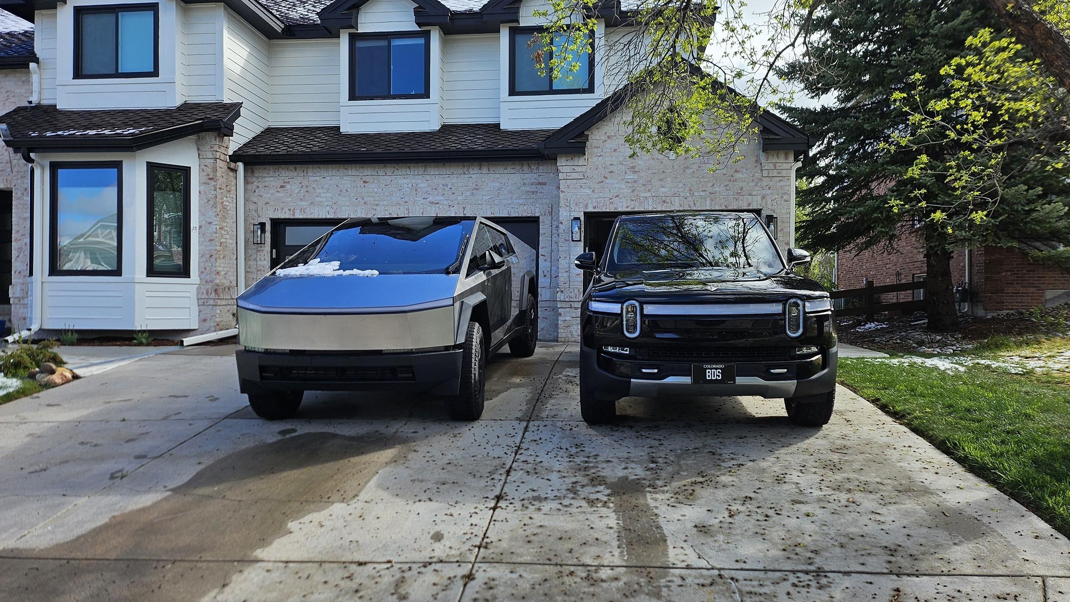 Rivian R1T R1S R1T vs Cybertruck size comparison 20240428_092439
