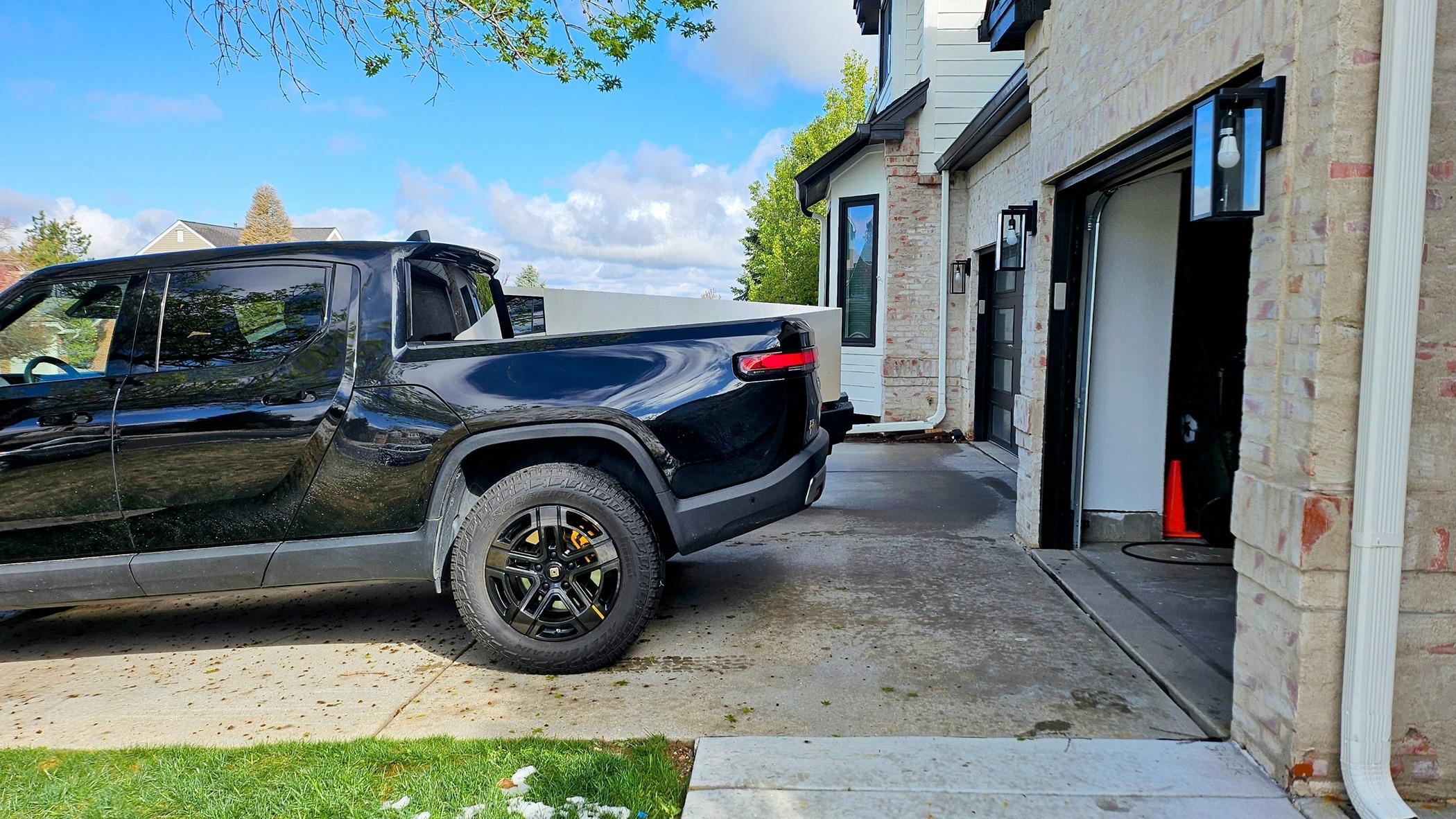 Rivian R1T R1S R1T vs Cybertruck size comparison 20240428_092344~2