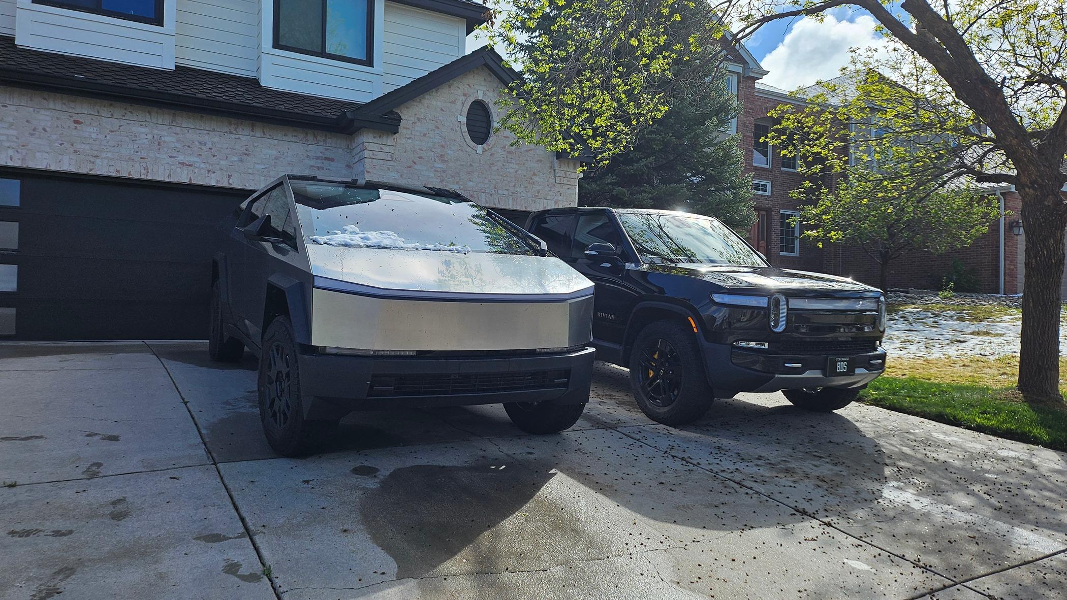 Rivian R1T R1S R1T vs Cybertruck size comparison 20240428_092431
