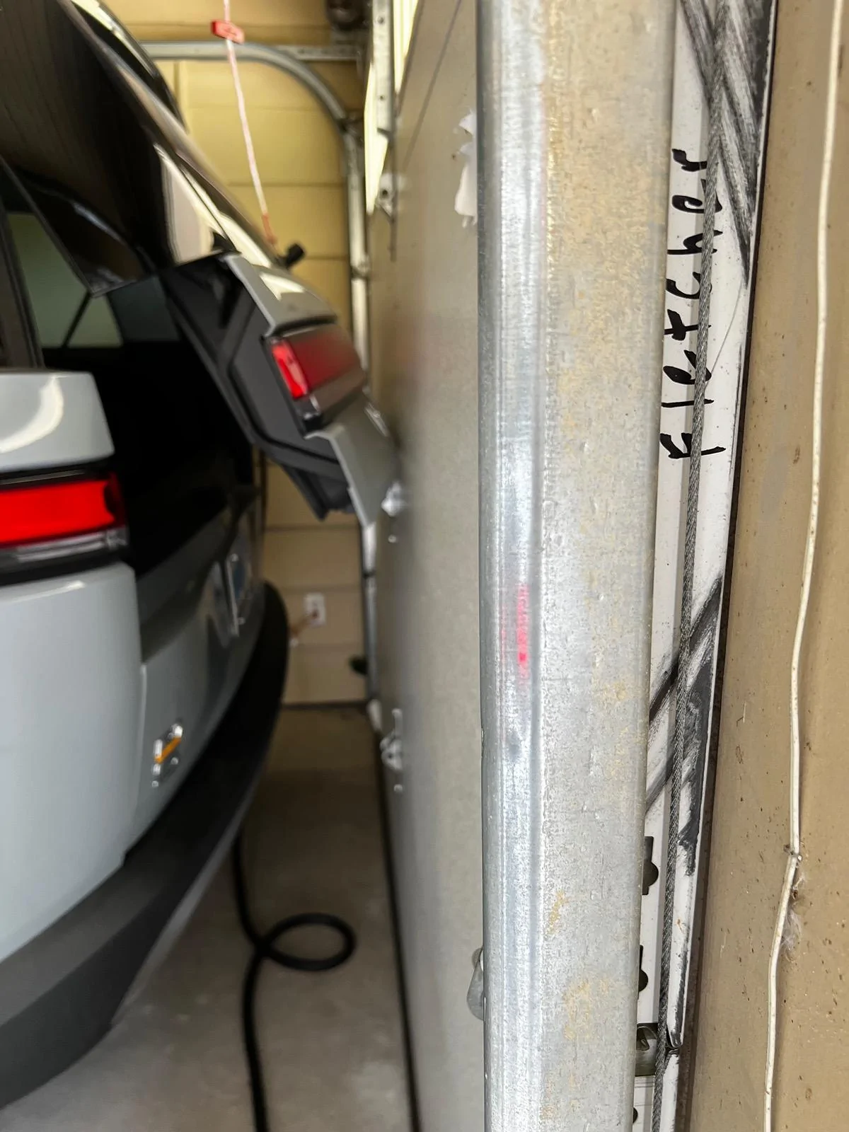 Rivian R1T R1S Trunk Accidentally Opens IMG_4109