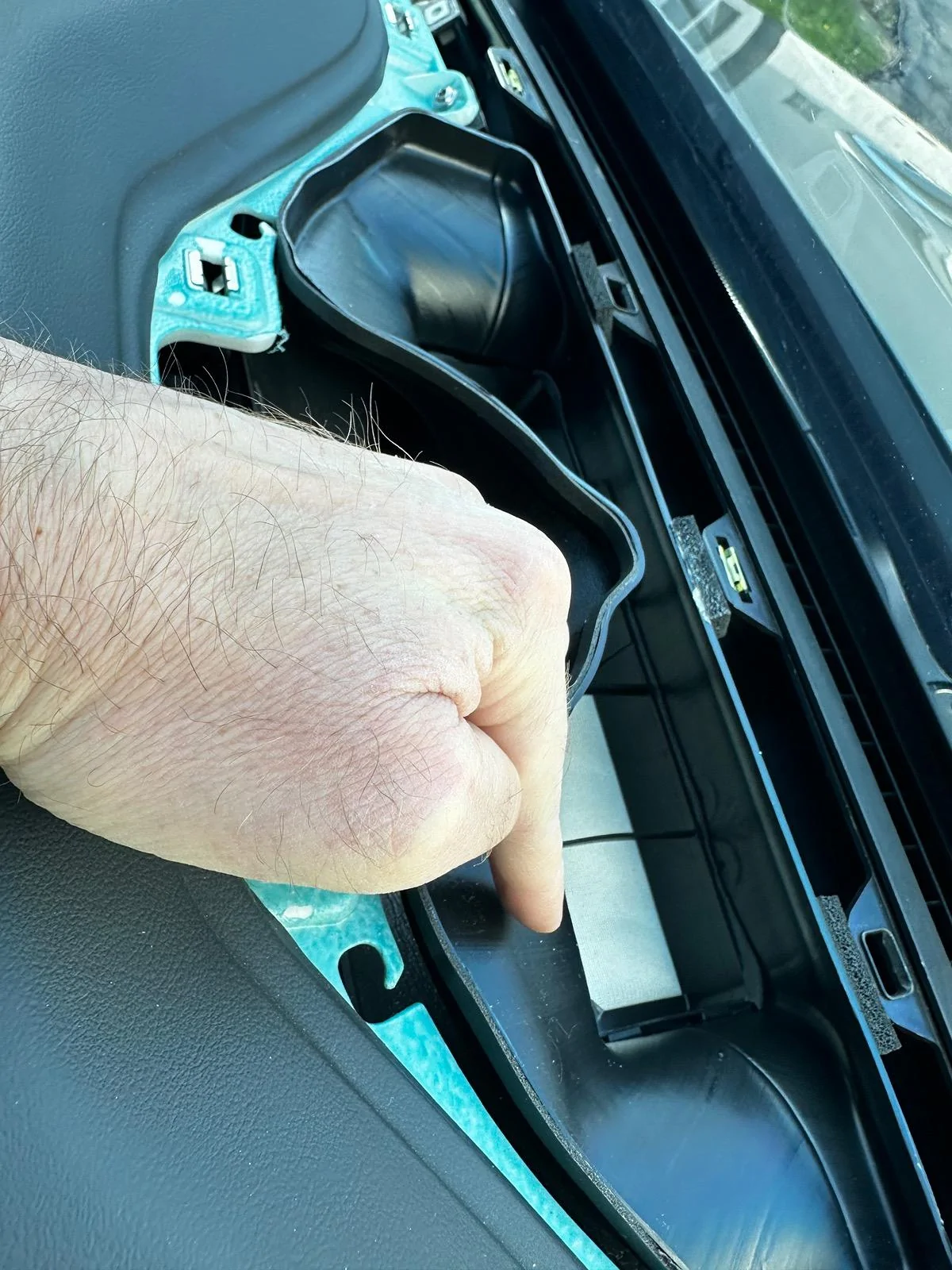 Rivian R1T R1S Dash rattle mitigation - dash disassemble DIY IMG_5654