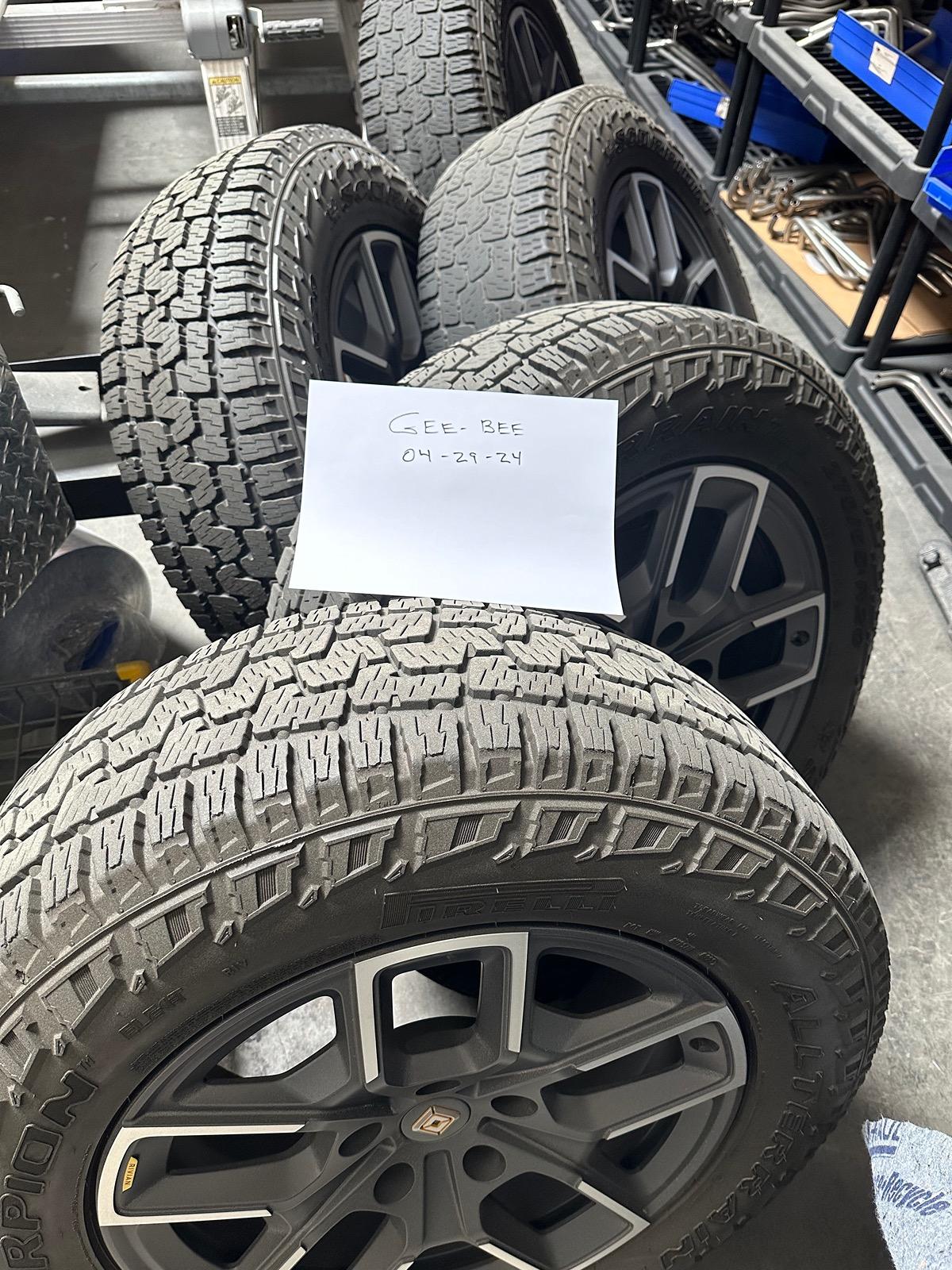 Rivian R1T R1S Set Five 20” AT IMG_4679