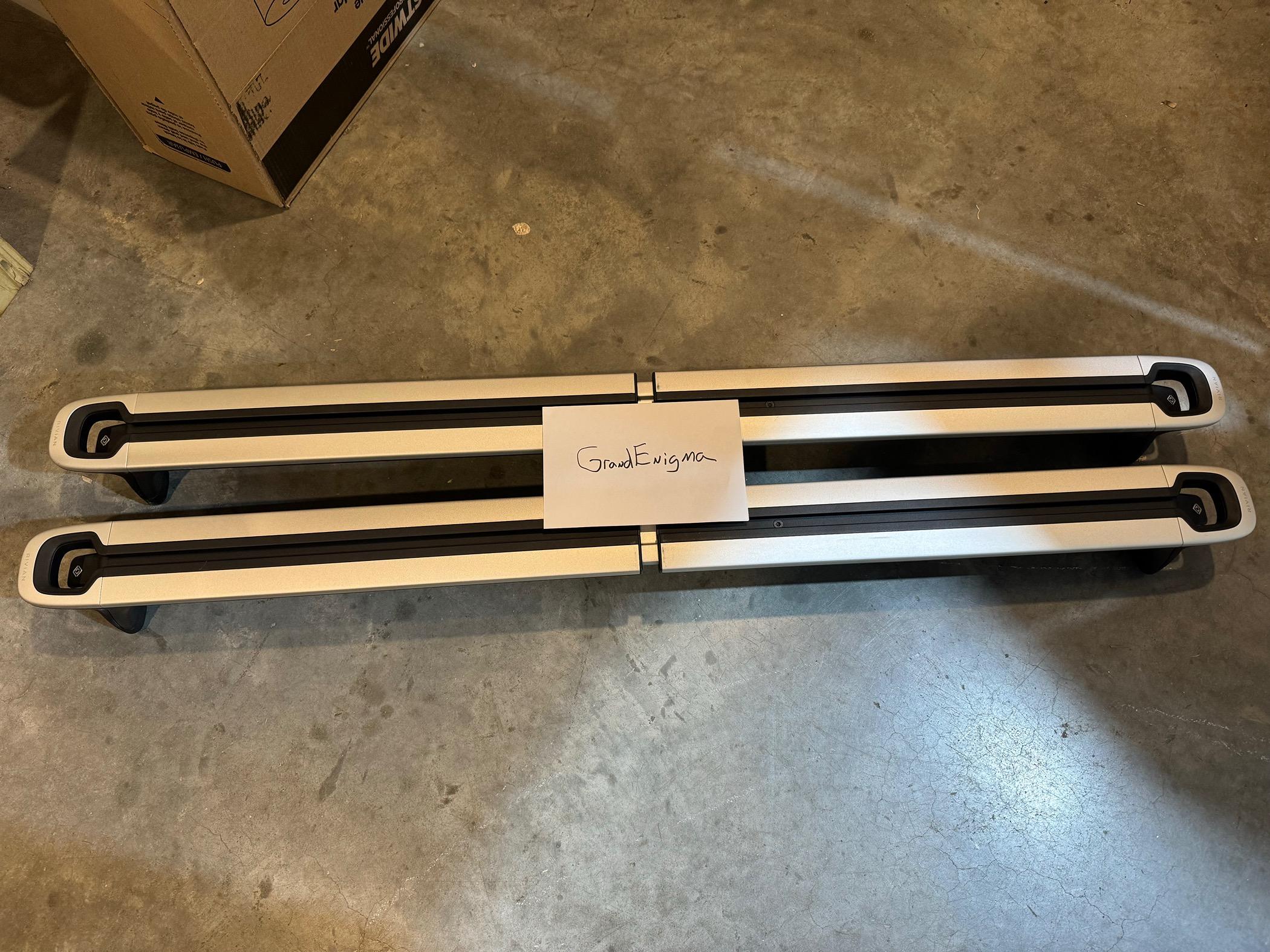 Rivian R1T R1S FS: Rivian Cargo Crossbars 1714504629908-aw