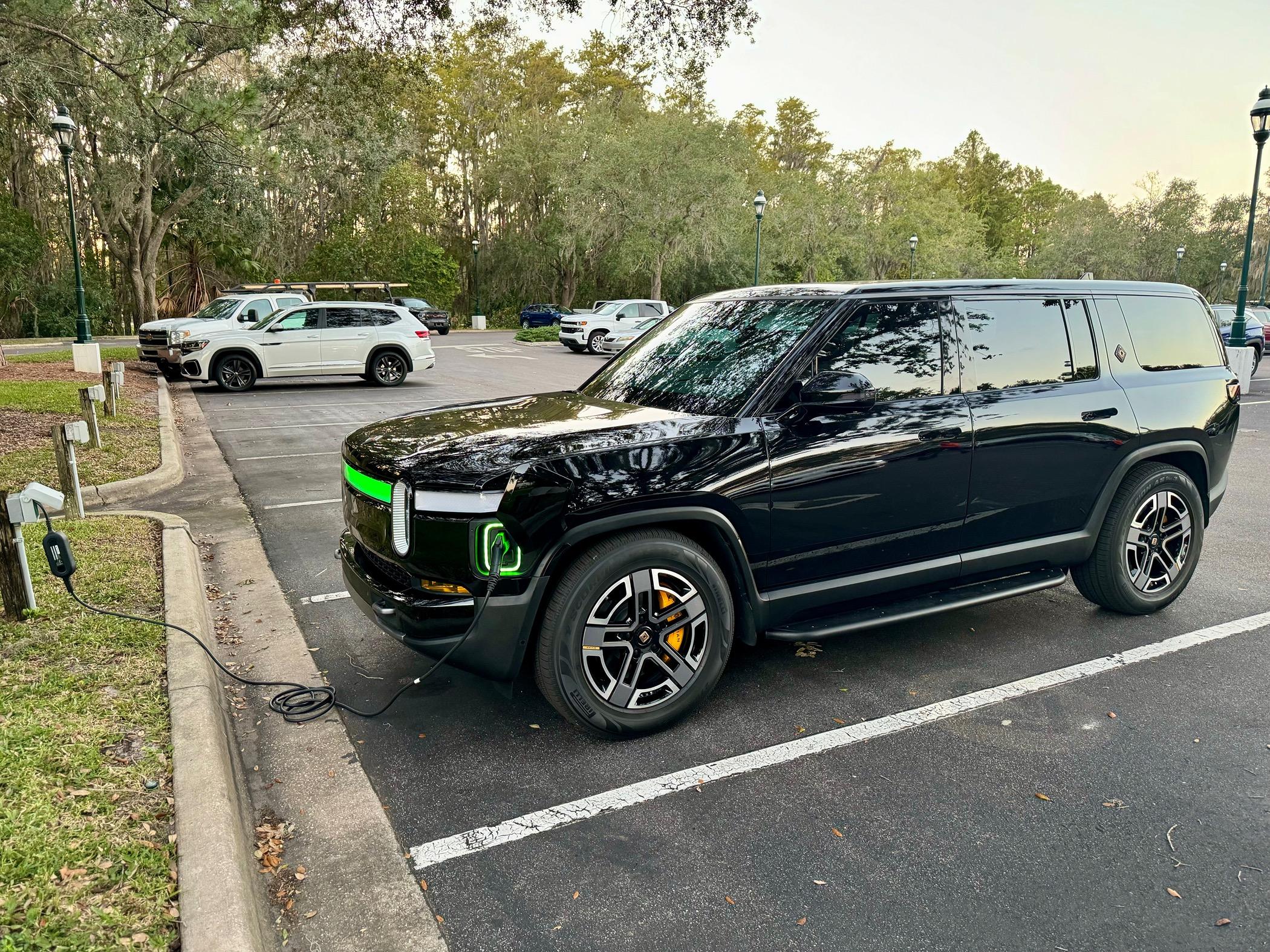 Rivian R1T R1S RealWheels EV Stainless Steel Running Boards IMG_0142