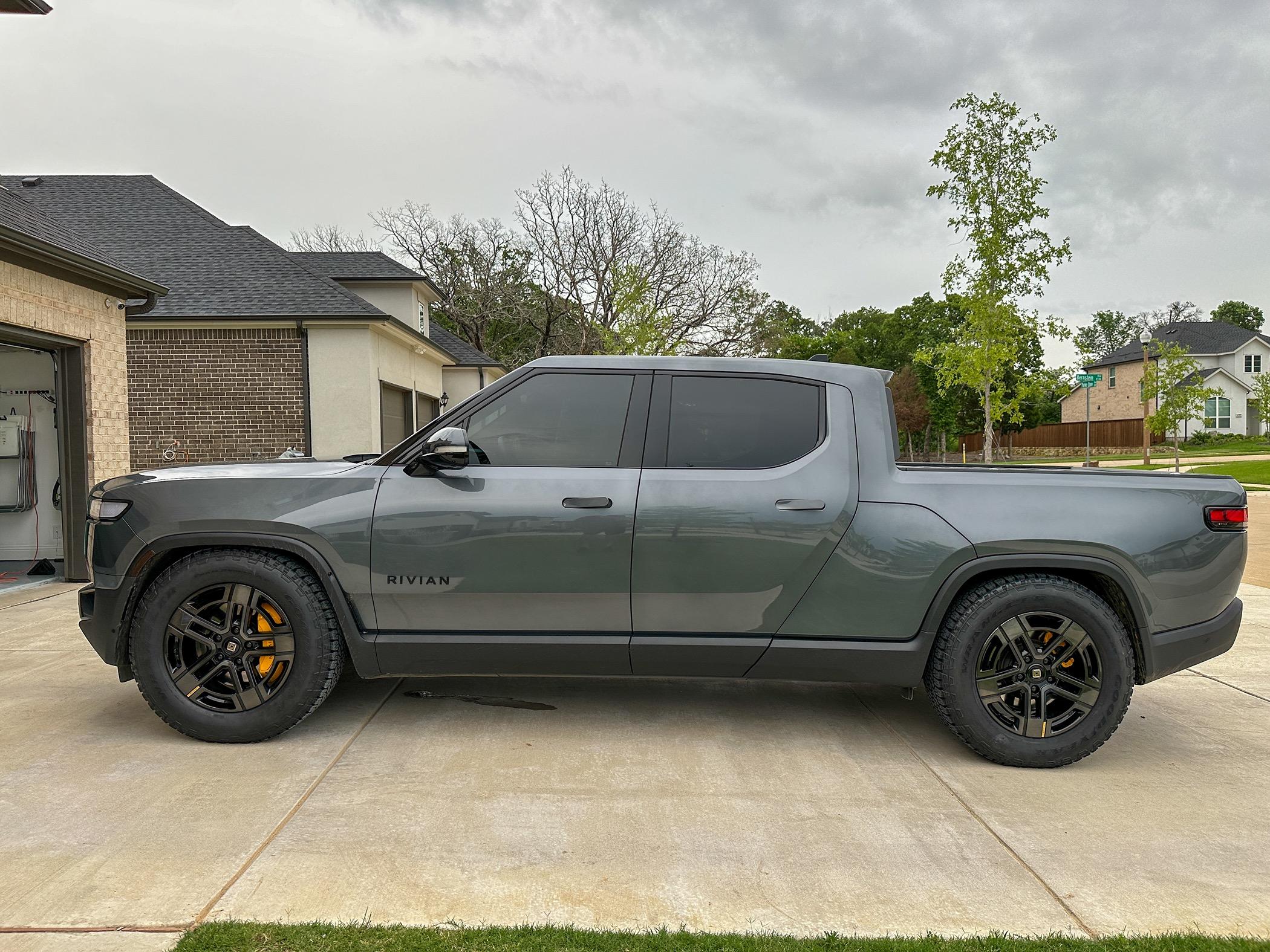 Rivian R1T R1S Anyone running Goodyear Wrangler TrailRunner AT? IMG_8313
