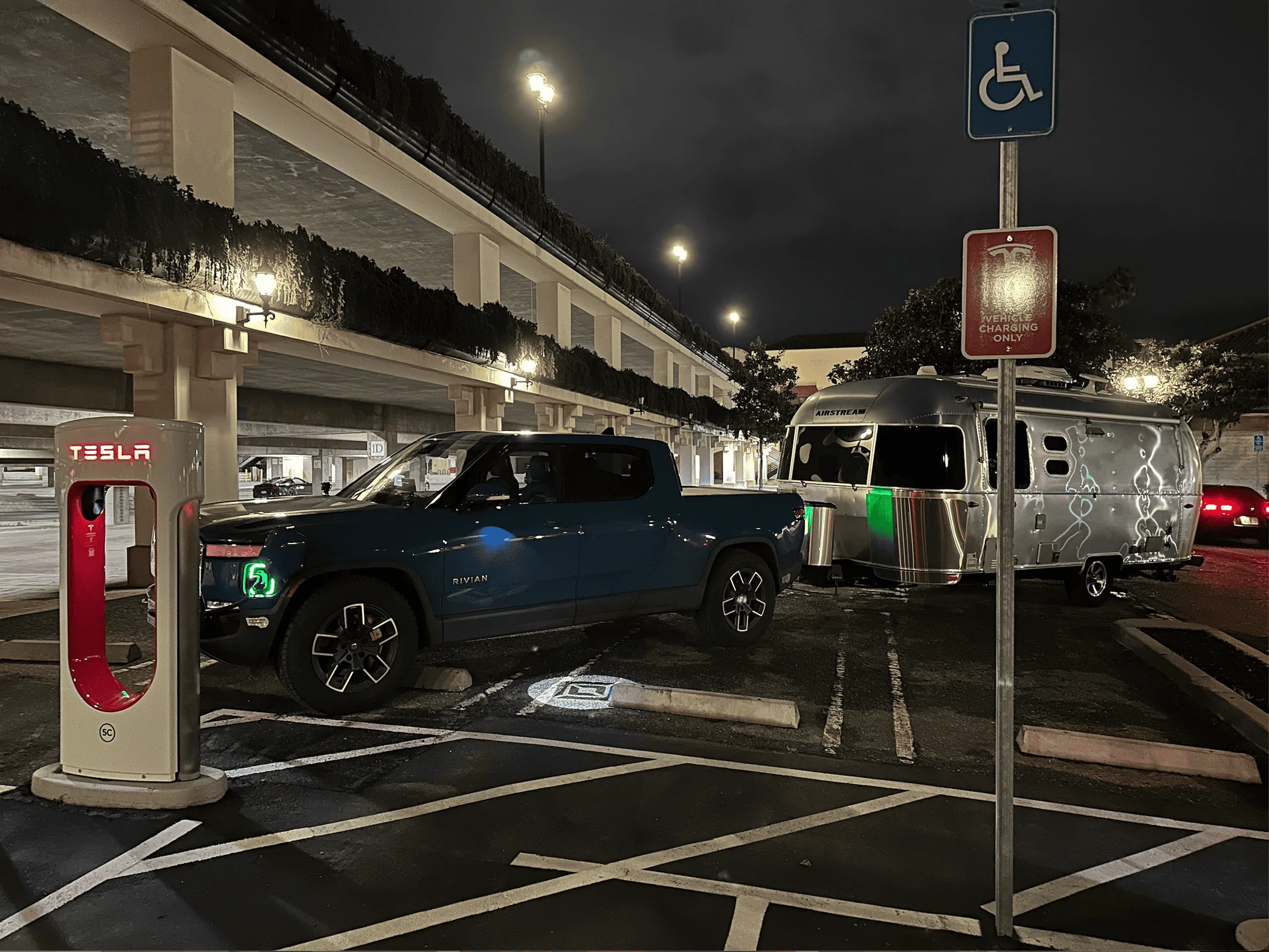 Rivian R1T R1S First Experience pulling the Airstream Trade Wind with R1T 1714920568318-zq