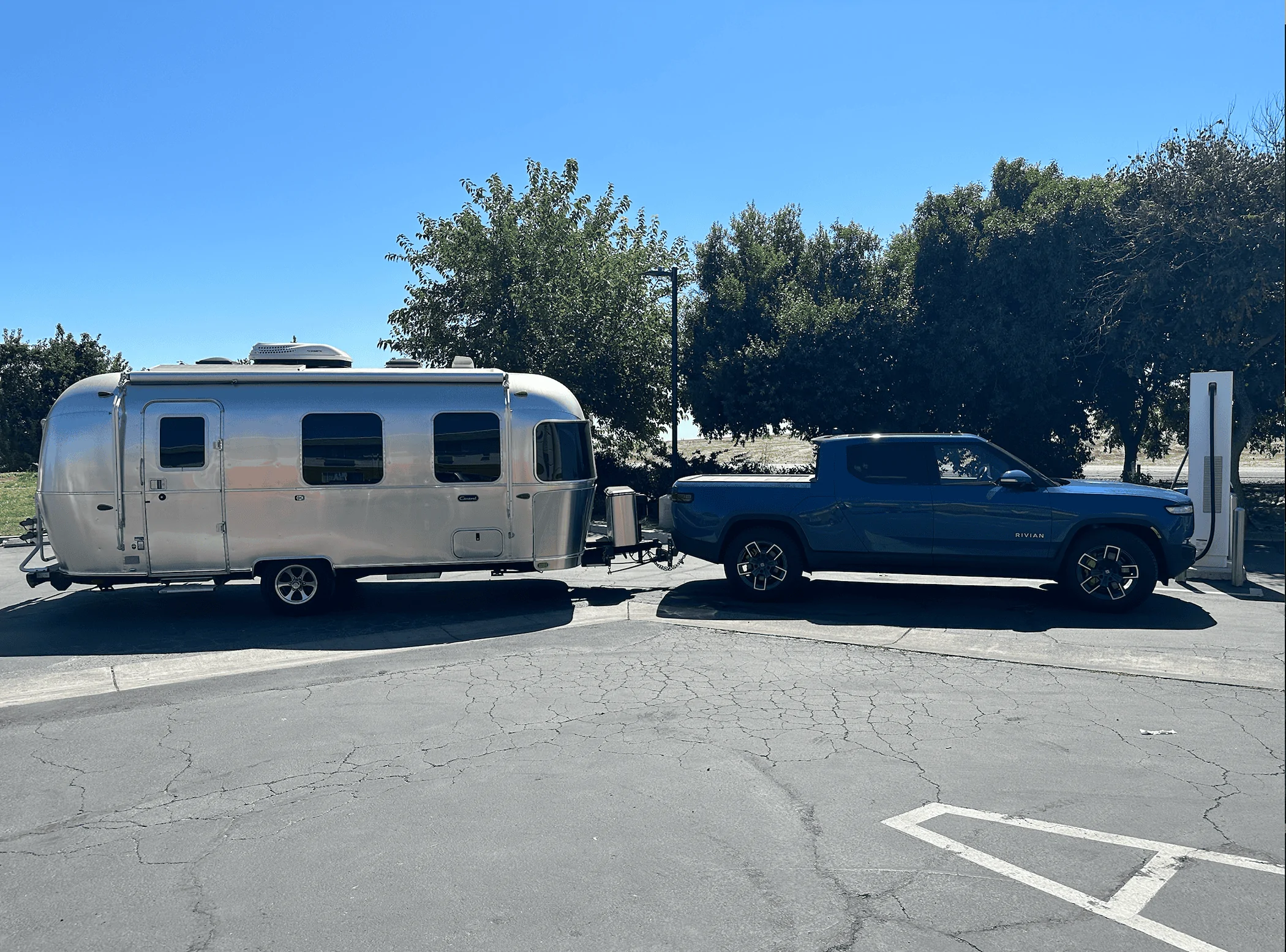 Rivian R1T R1S First Experience pulling the Airstream Trade Wind with R1T 1714920618730-y0
