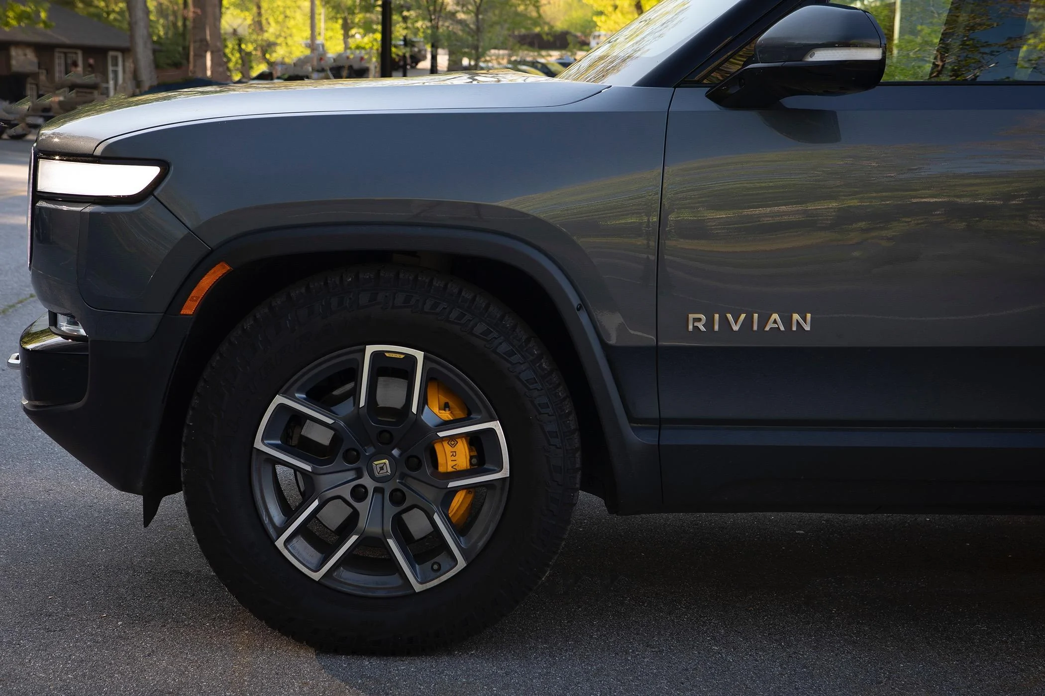 Rivian R1T R1S EAC's RIVIAN Raffle Rivian Right Front 9