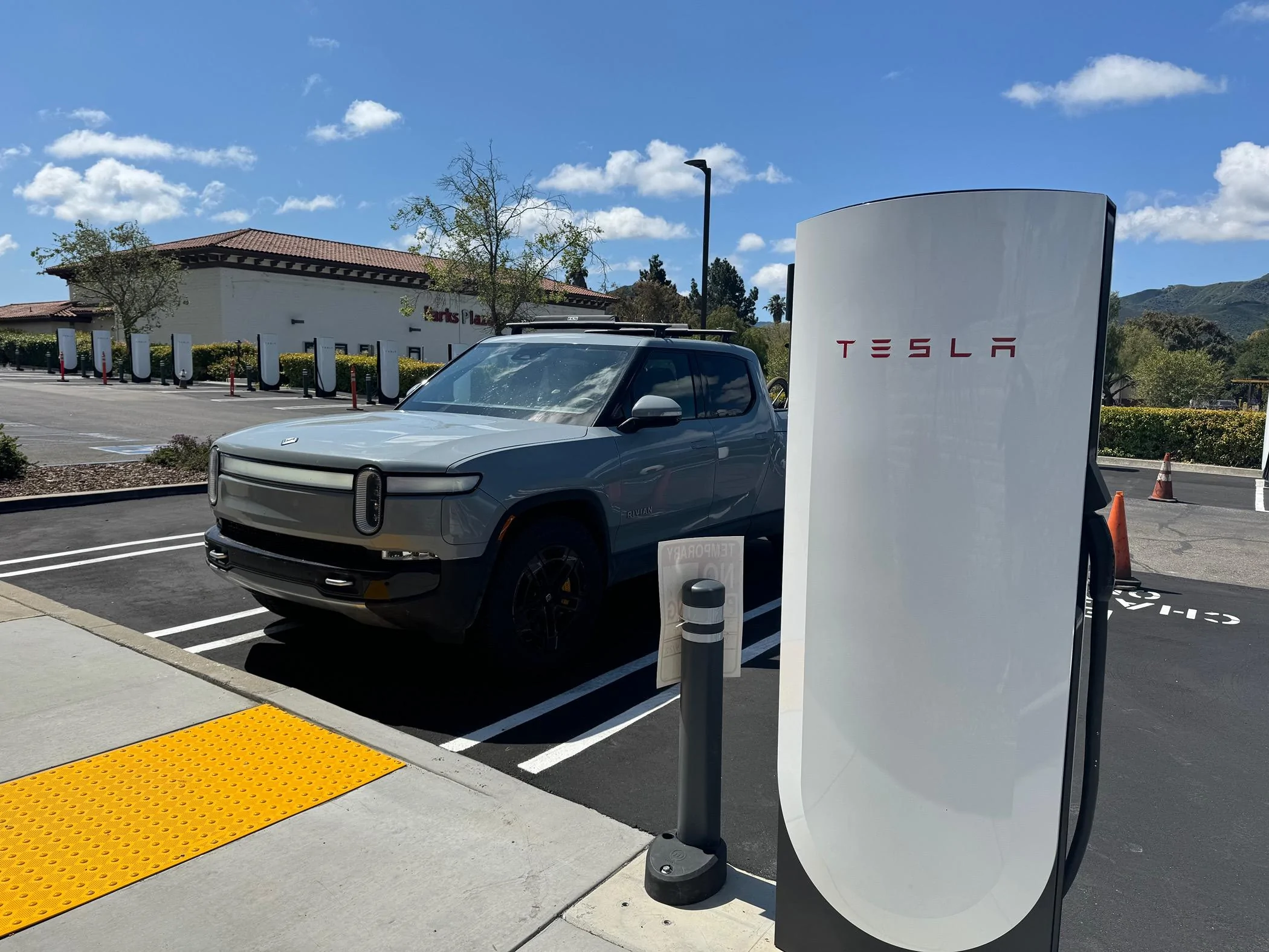 Rivian R1T R1S V4 SC Nearly Commissioned IMG_4772