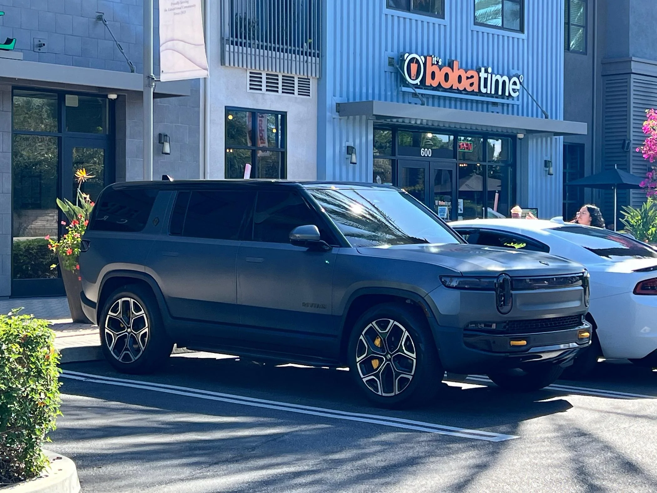 Rivian R1T R1S Which R1S Running Boards are these? IMG_1616